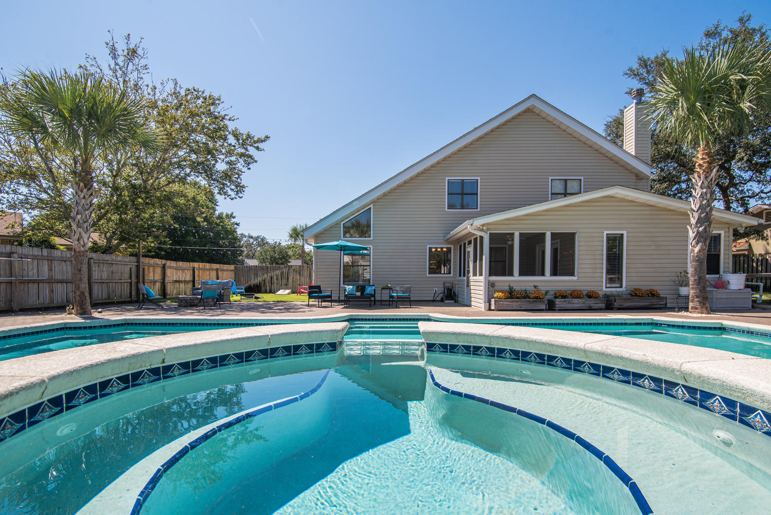 LAKESIDE VILLAGE - Residential