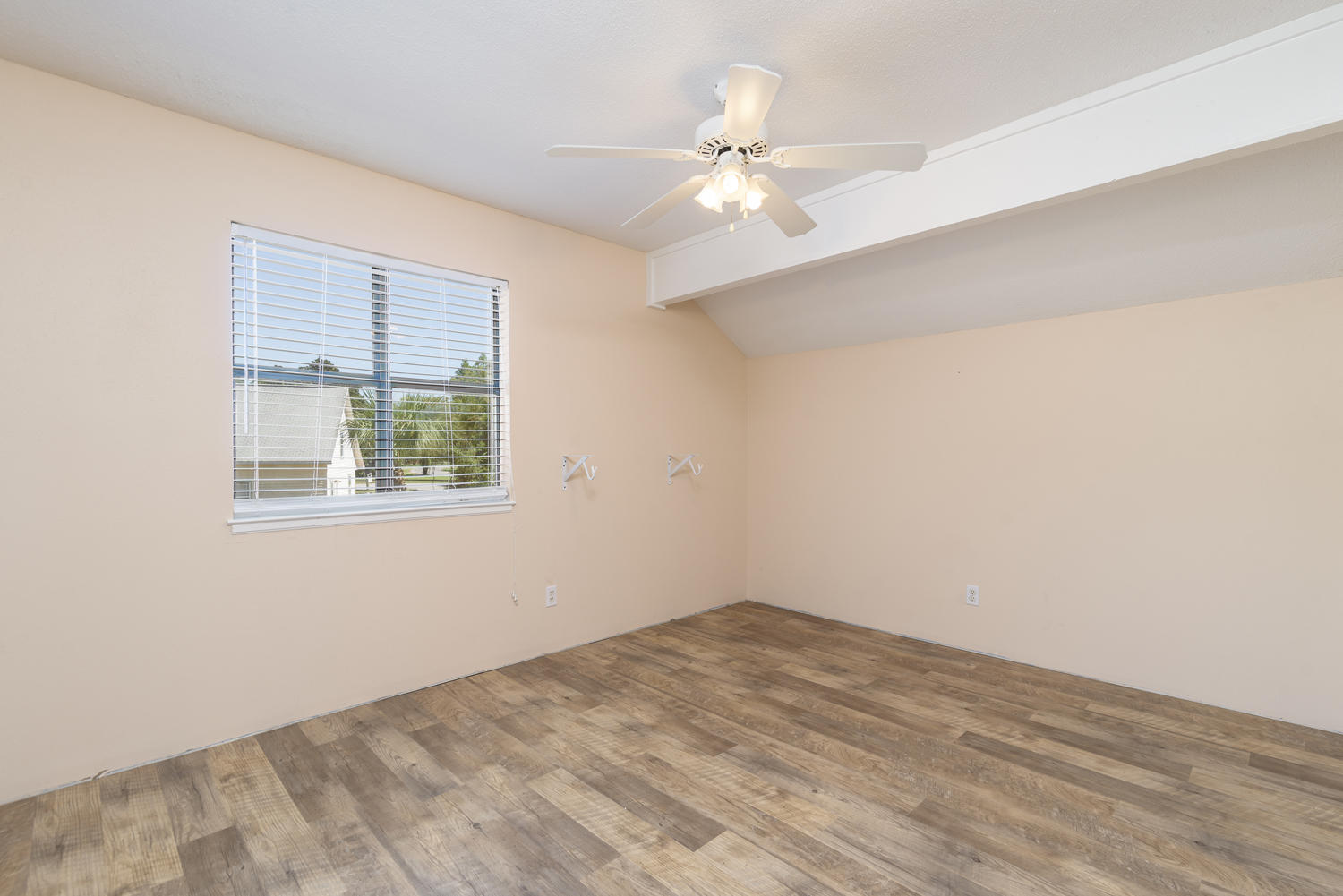 LAKESIDE VILLAGE - Residential