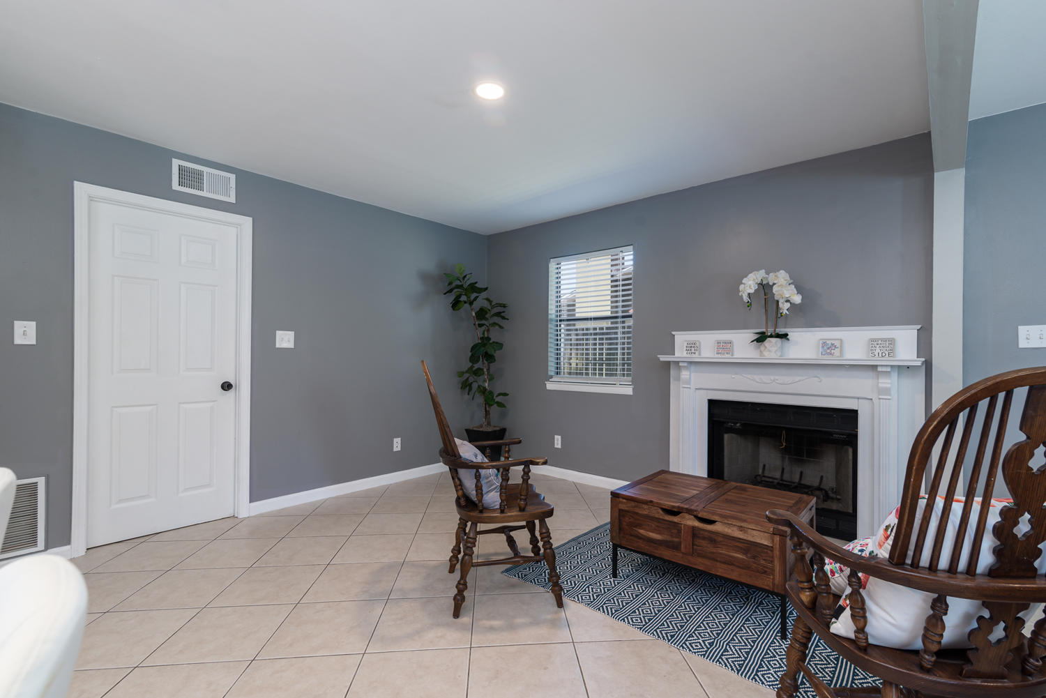 LAKESIDE VILLAGE - Residential