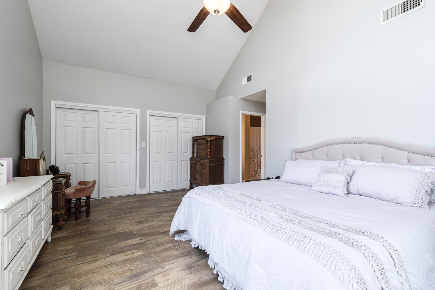 LAKESIDE VILLAGE - Residential