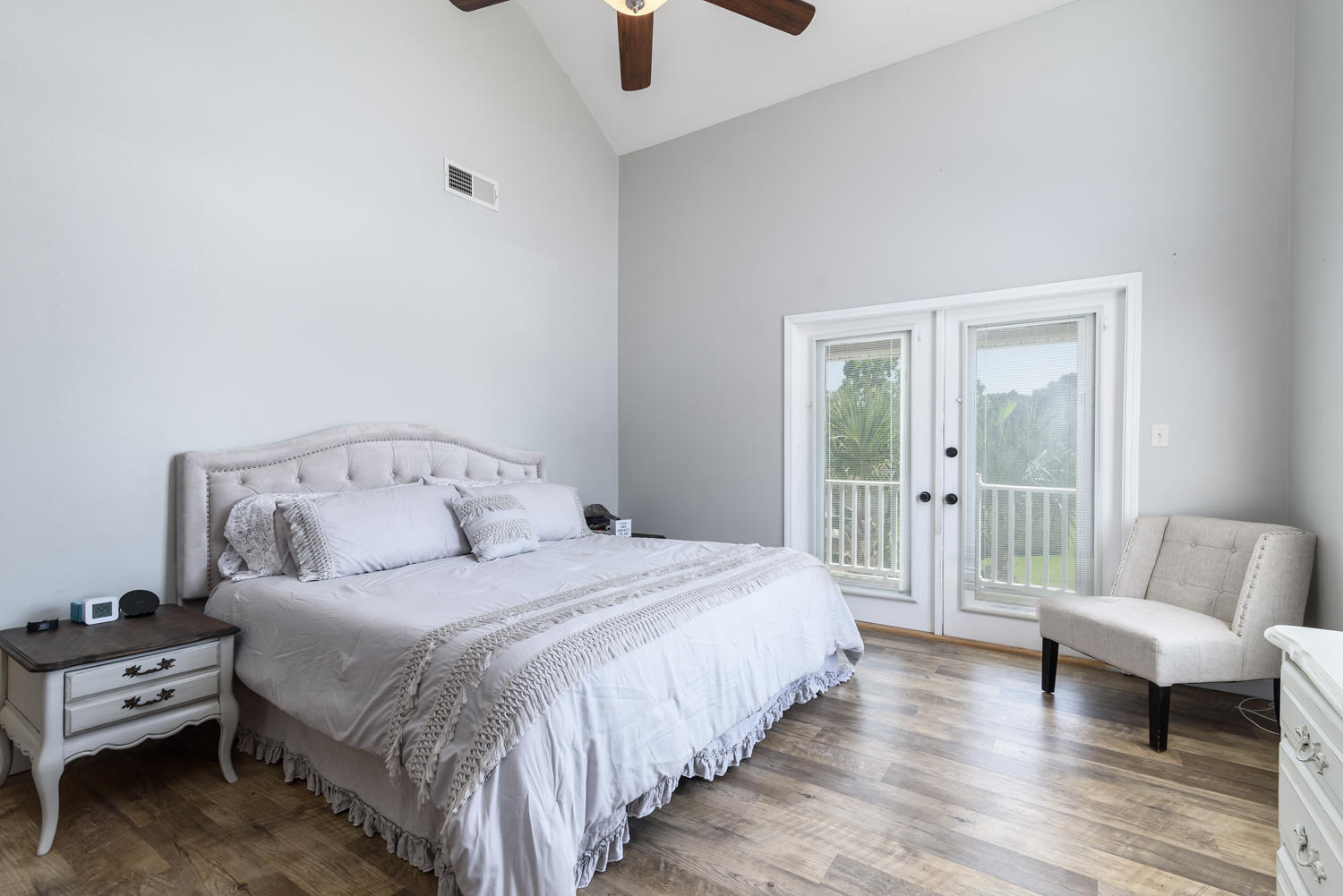 LAKESIDE VILLAGE - Residential