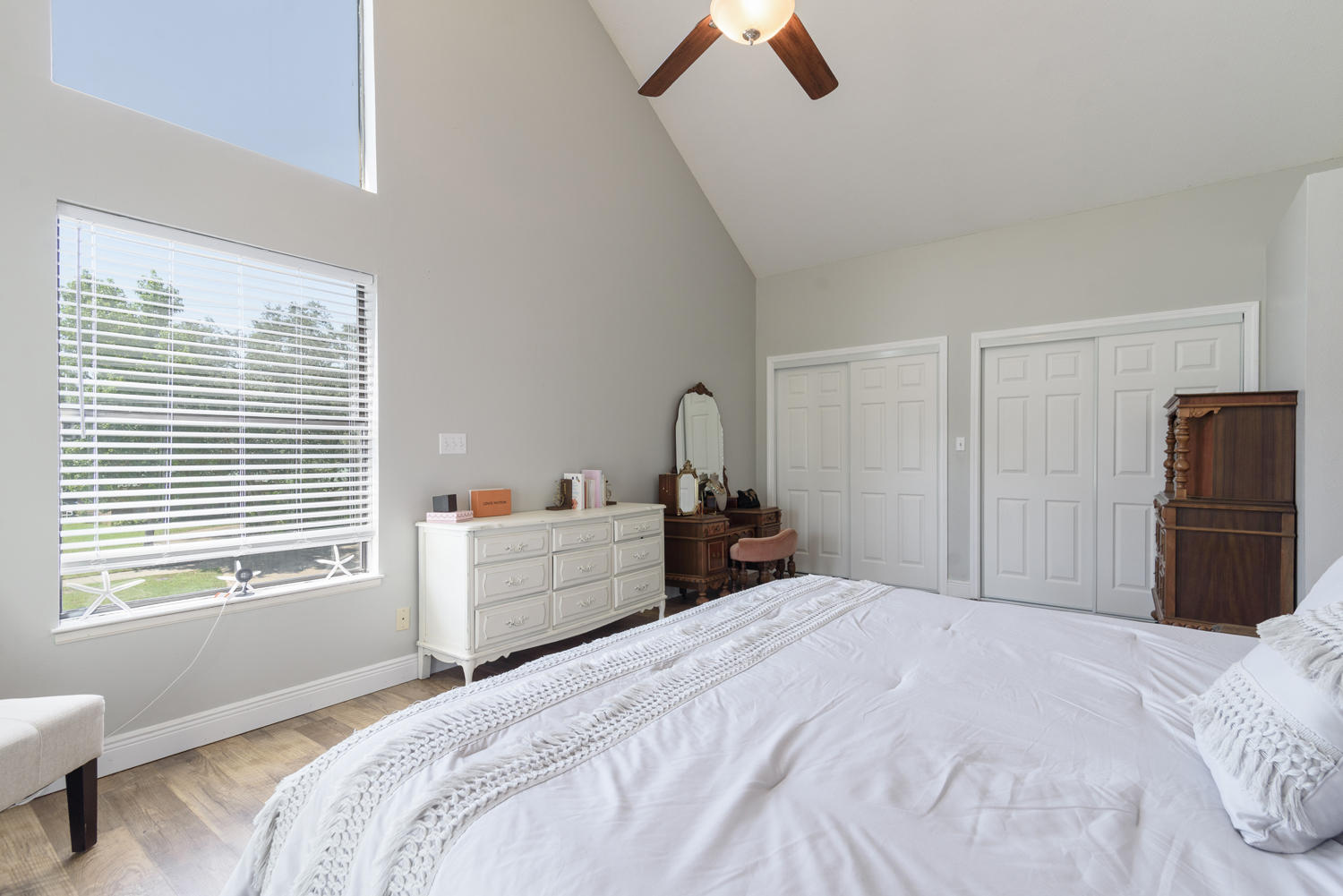 LAKESIDE VILLAGE - Residential