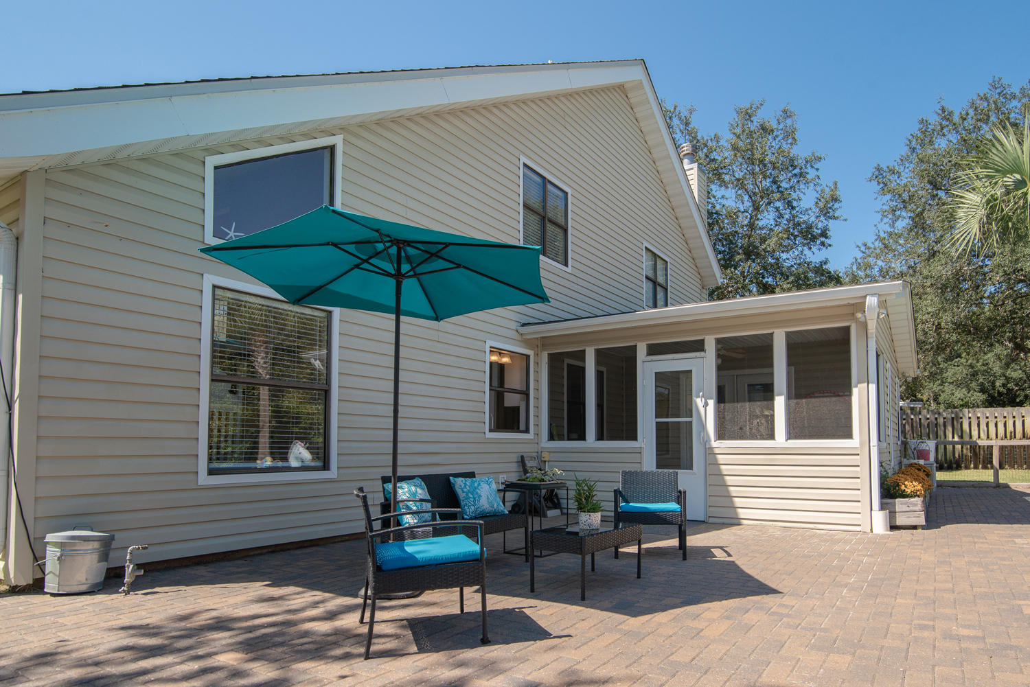 LAKESIDE VILLAGE - Residential