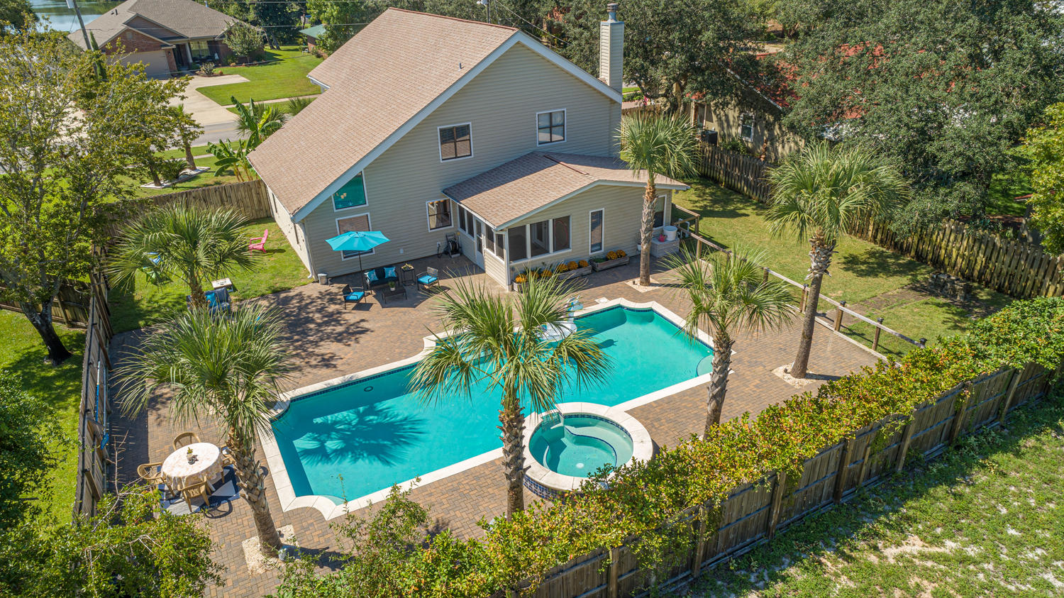 LAKESIDE VILLAGE - Residential