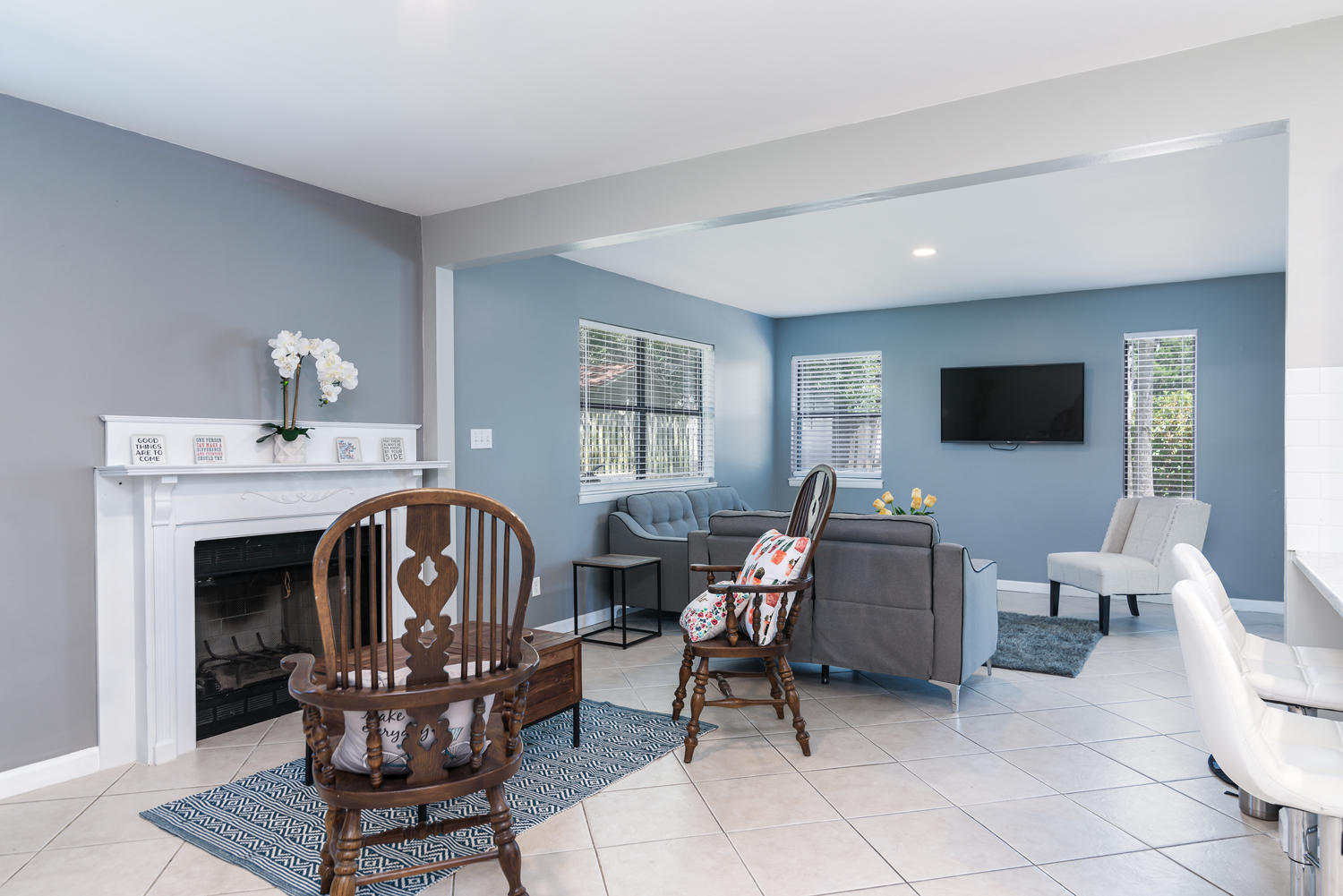 LAKESIDE VILLAGE - Residential