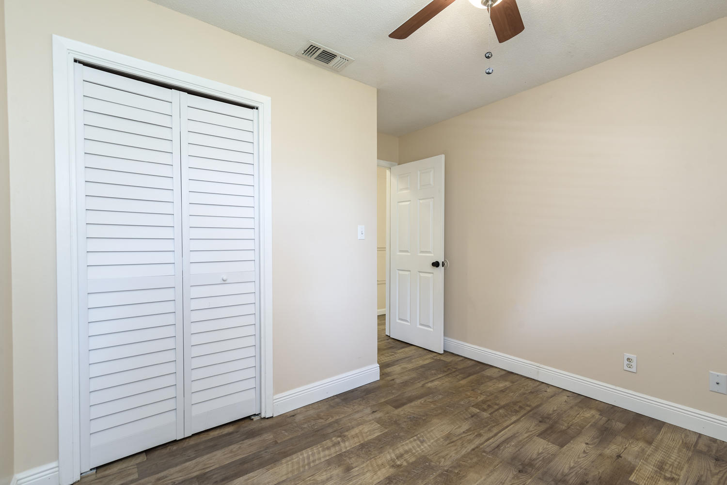 LAKESIDE VILLAGE - Residential