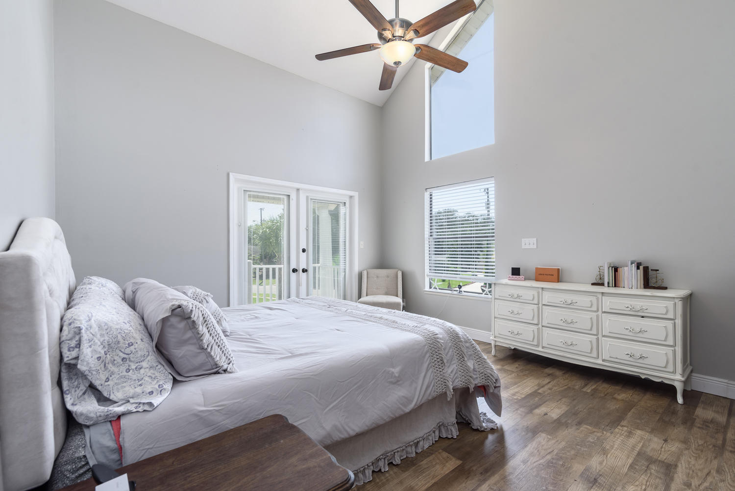 LAKESIDE VILLAGE - Residential