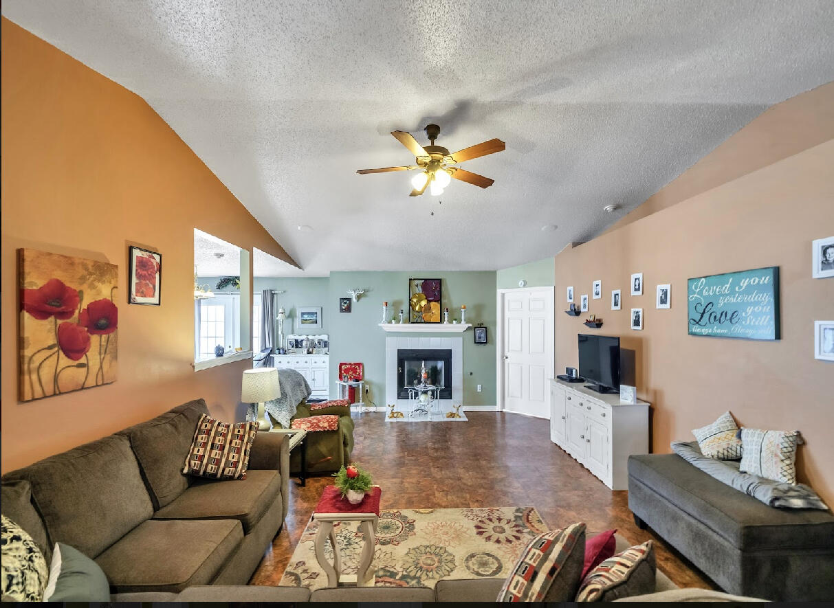 EMERALD ESTATES - Residential