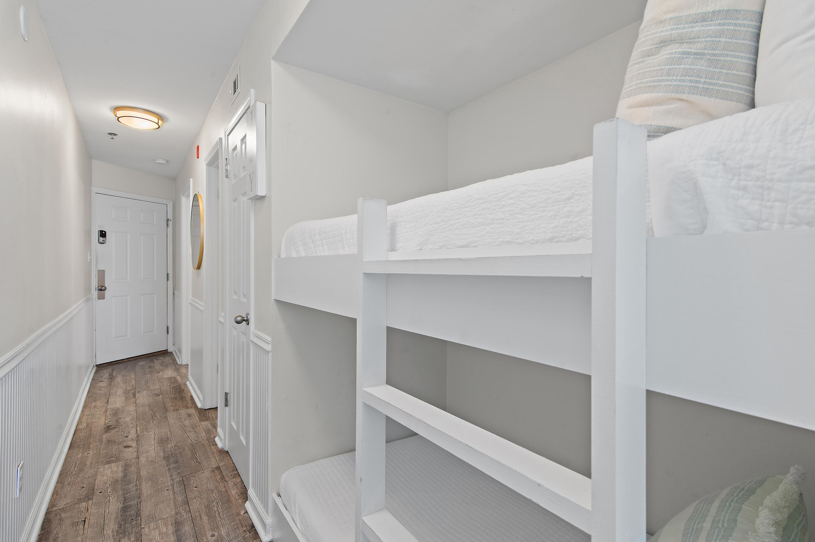 COMMODORE'S RETREAT - Residential