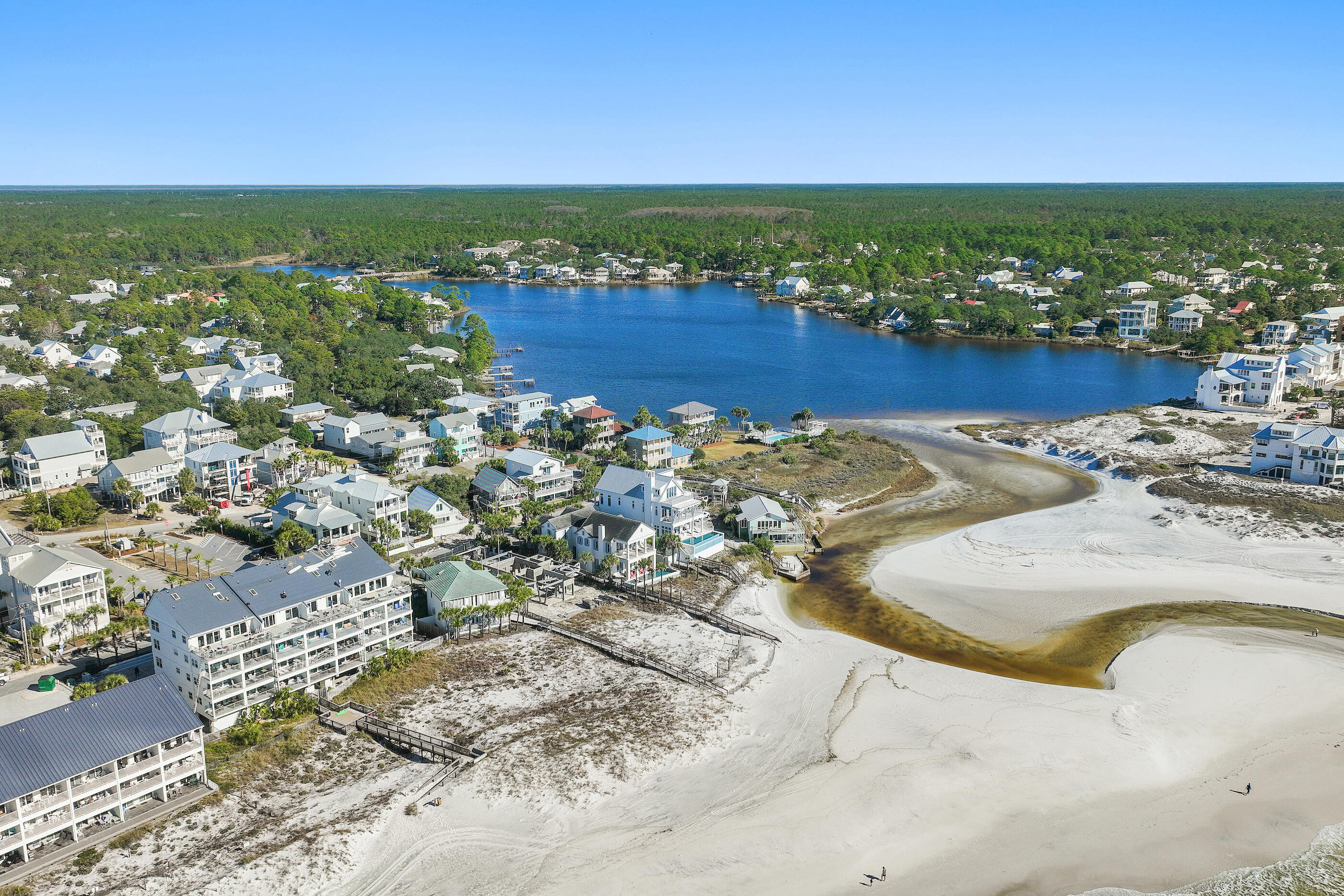 COMMODORE'S RETREAT - Residential