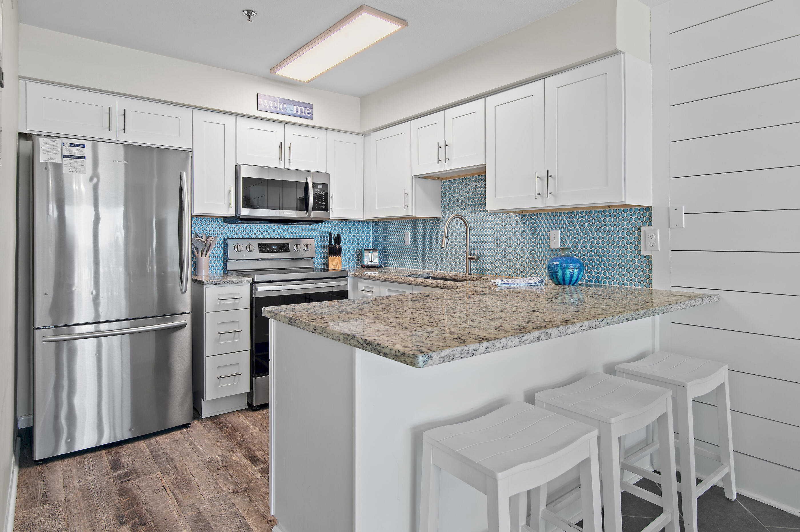 COMMODORE'S RETREAT - Residential