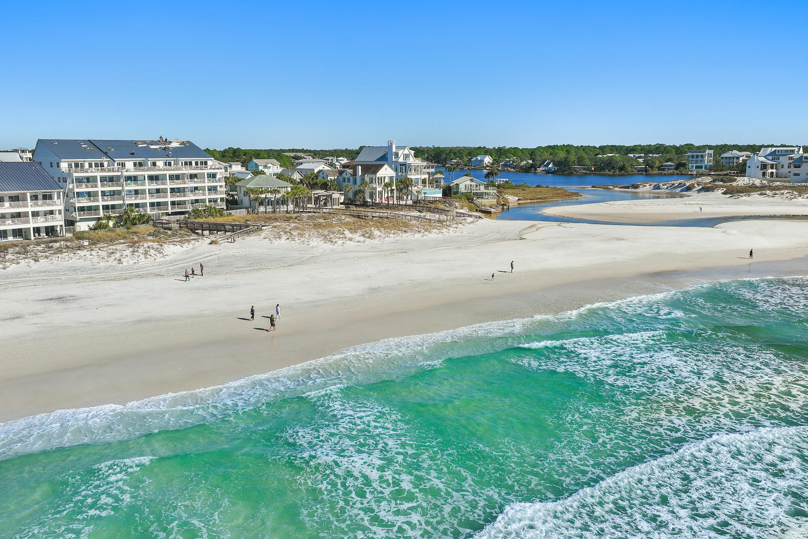 COMMODORE'S RETREAT - Residential