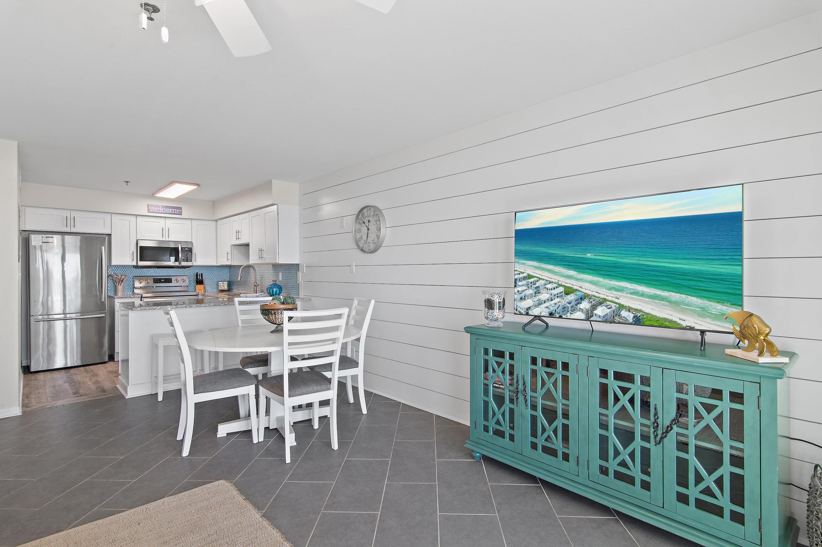 COMMODORE'S RETREAT - Residential