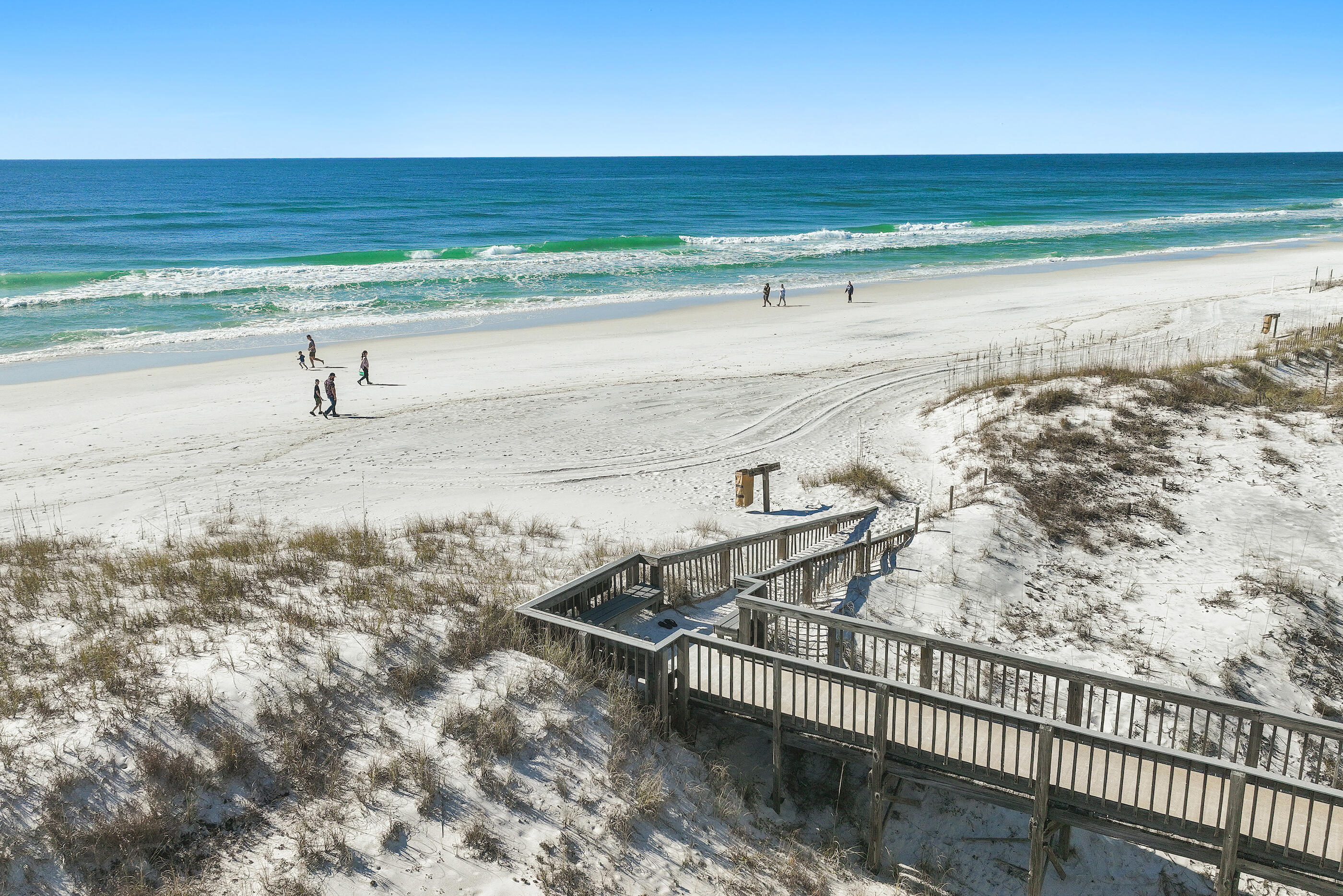 COMMODORE'S RETREAT - Residential