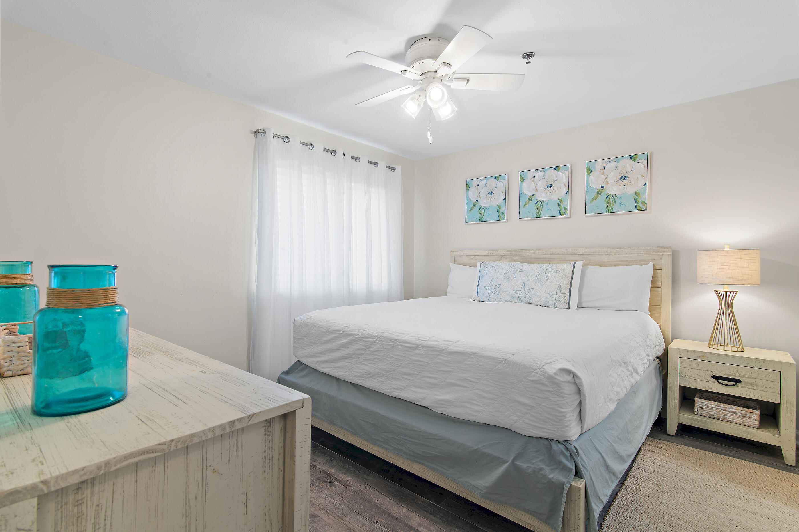 COMMODORE'S RETREAT - Residential