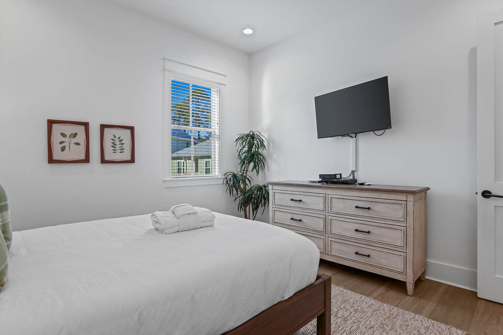 TREETOP VILLAGE - Residential