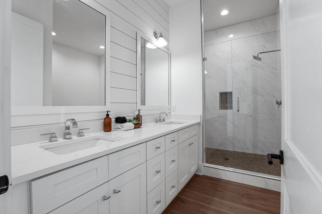 TREETOP VILLAGE - Residential