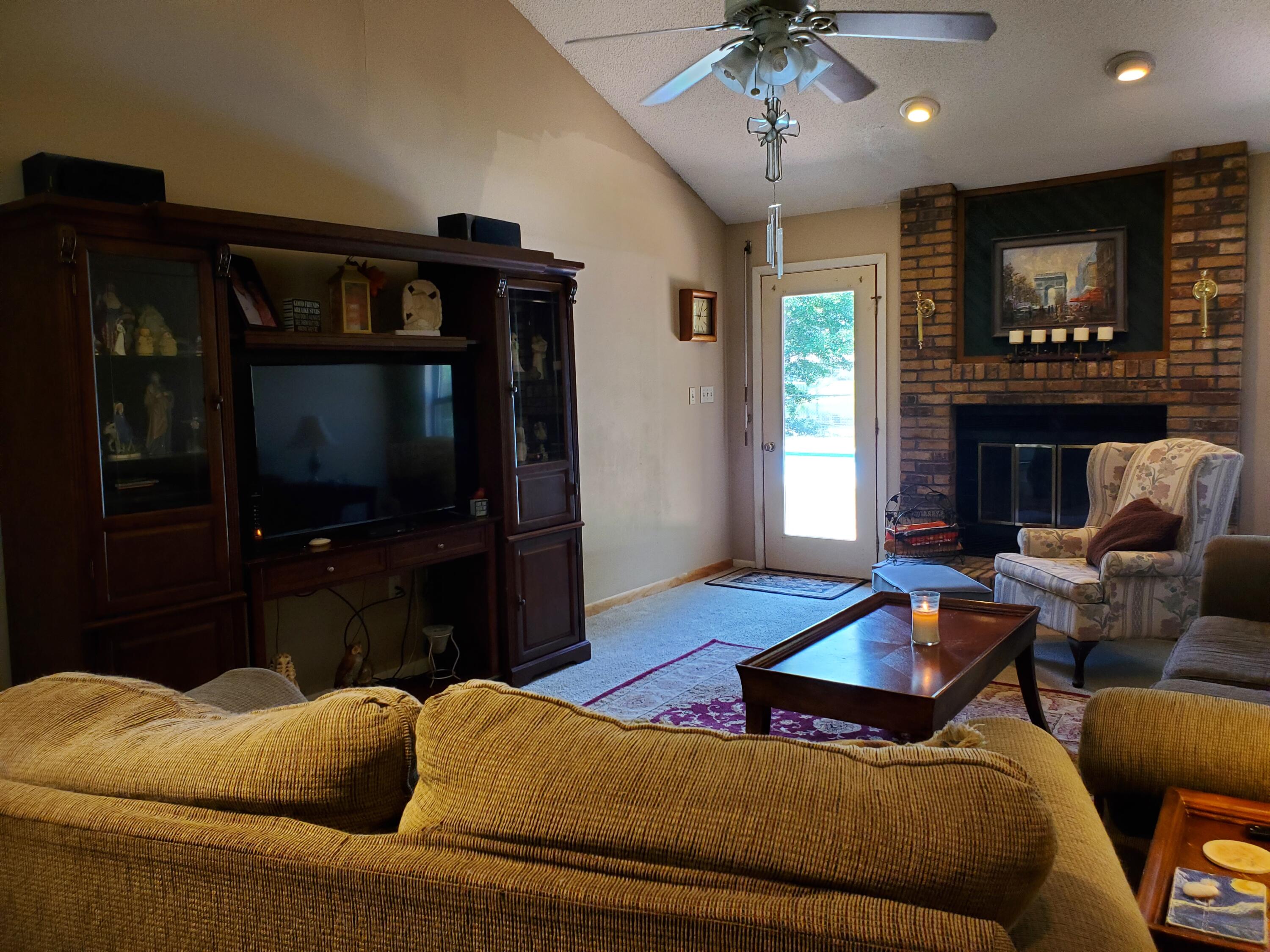 MARY ESTHER MANOR 1ST ADDN - Residential