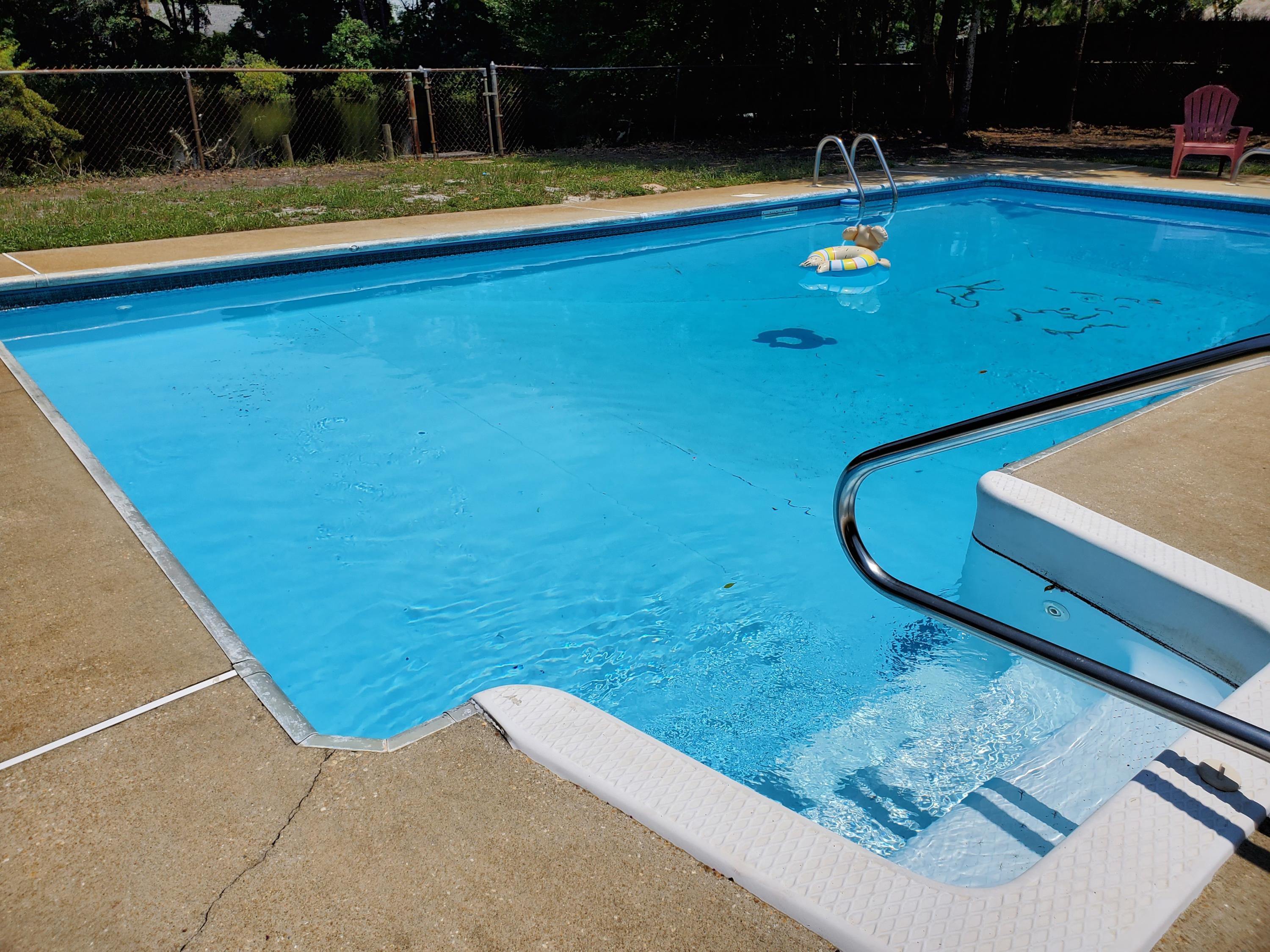 MARY ESTHER MANOR 1ST ADDN - Residential