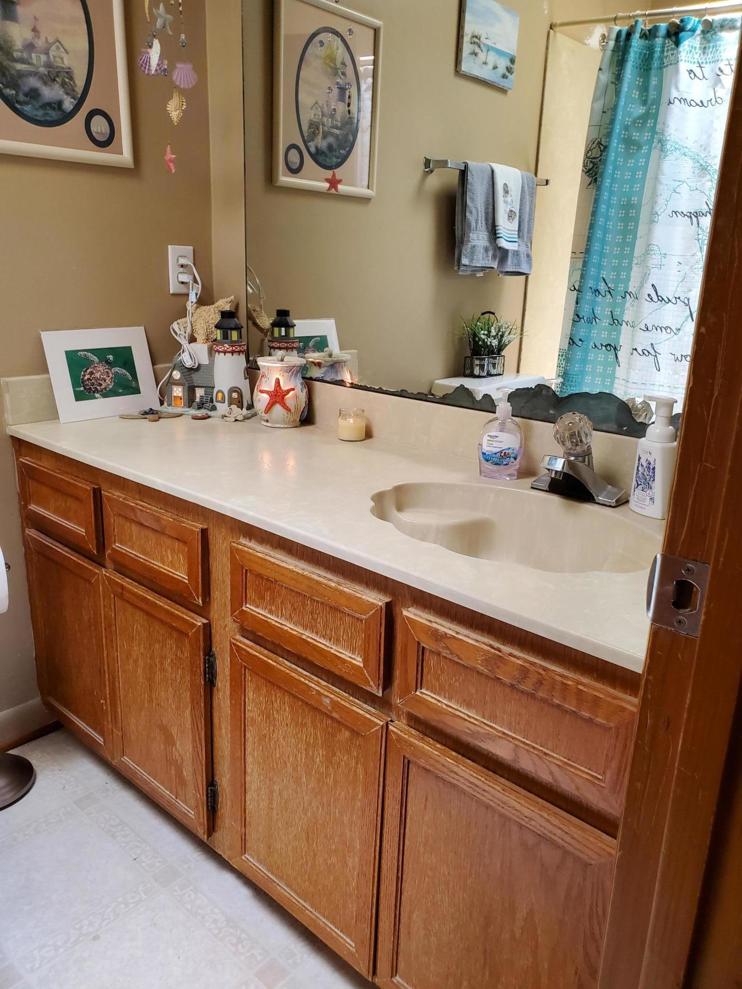 MARY ESTHER MANOR 1ST ADDN - Residential