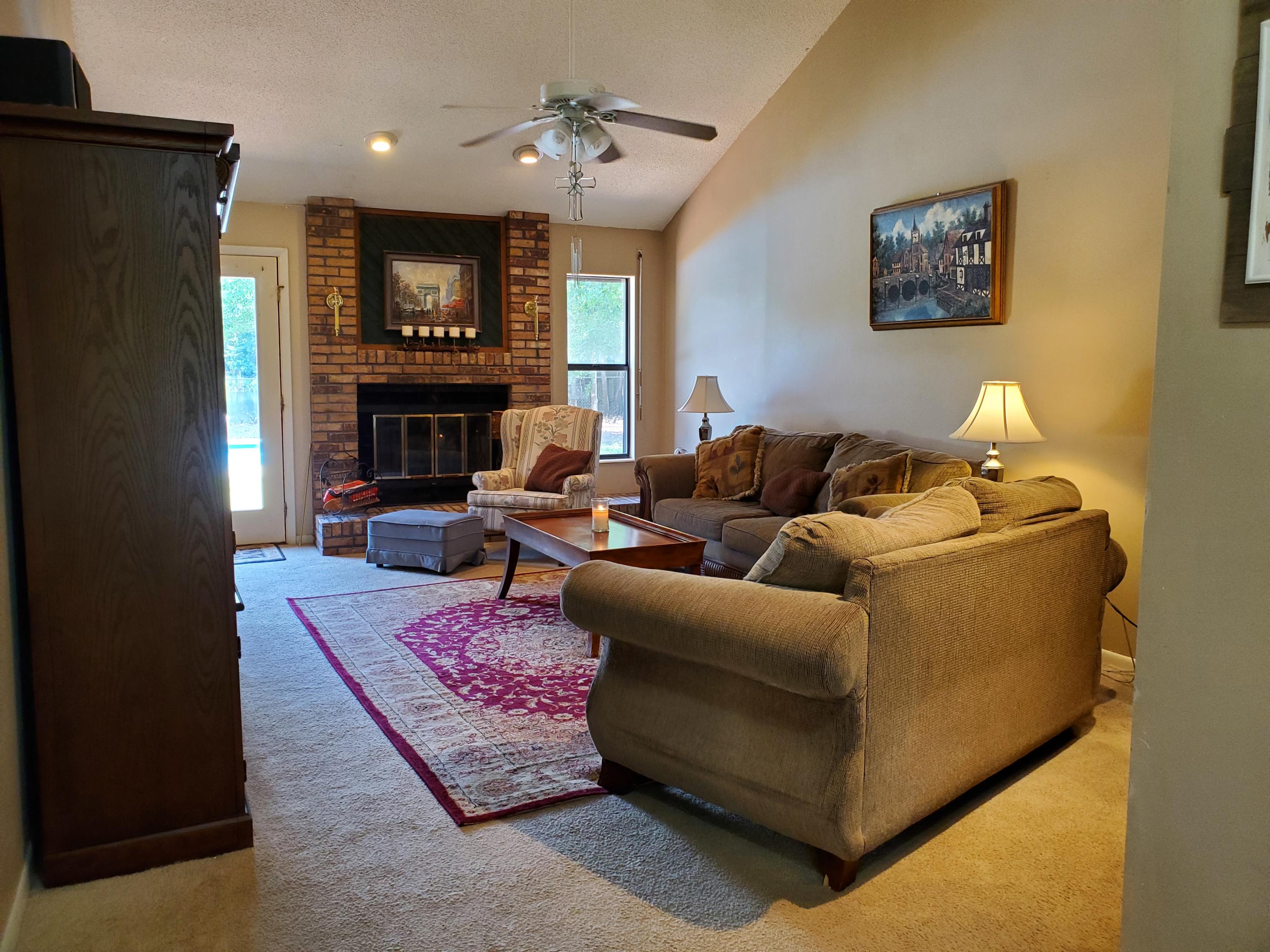 MARY ESTHER MANOR 1ST ADDN - Residential