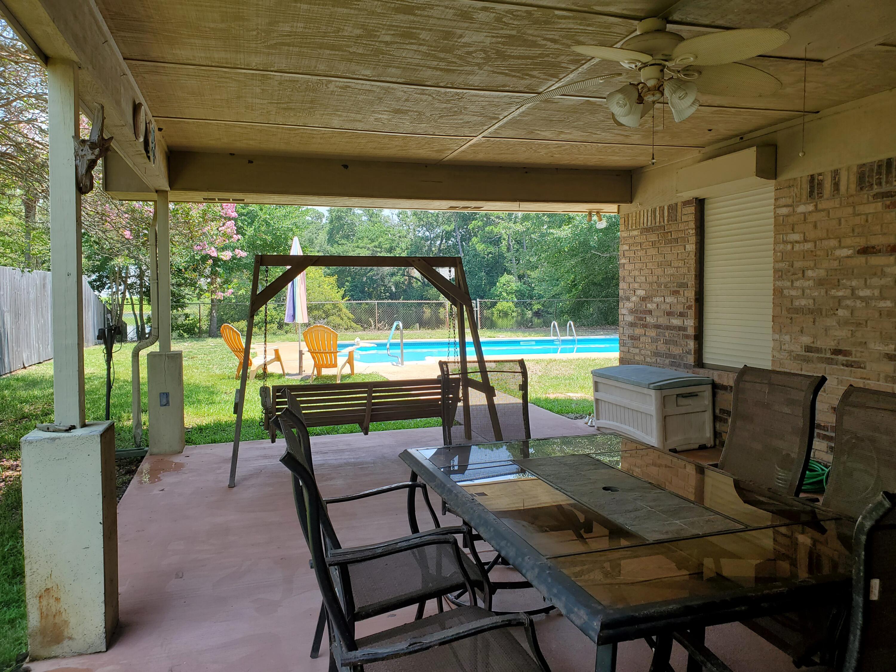 MARY ESTHER MANOR 1ST ADDN - Residential