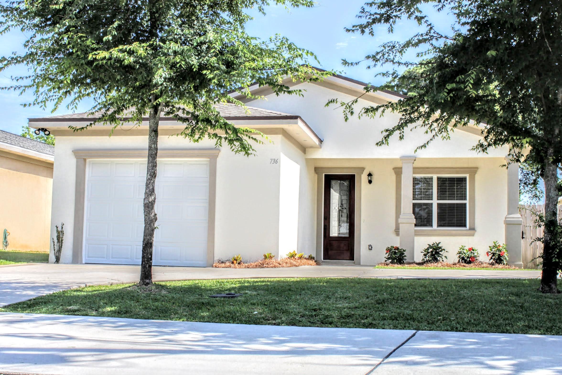 It's not often a home this NEW comes available in the HEART of Destin. This immaculate four bedroom/three full bath home has top notch finishes and many builder upgrades. There are REAL custom milled hardwood floors in the common areas, tall 10 foot ceilings and 8 foot doors though out, crown molding in every room, stainless steel appliances, custom milled cabinets and granite counter tops in the wet areas. The master bathroom has dual sinks, custom milled cabinets and a vanity area, tile shower with rain shower head, and separate garden bath tub. The walk-in master closet is huge! Once you walk in, you won't want to leave. All carpet is BRAND NEW. You can enjoy all Destin has to offer and avoid the traffic with easy access to back roads that span from Destin Marler Bridge to Midbay Bridge