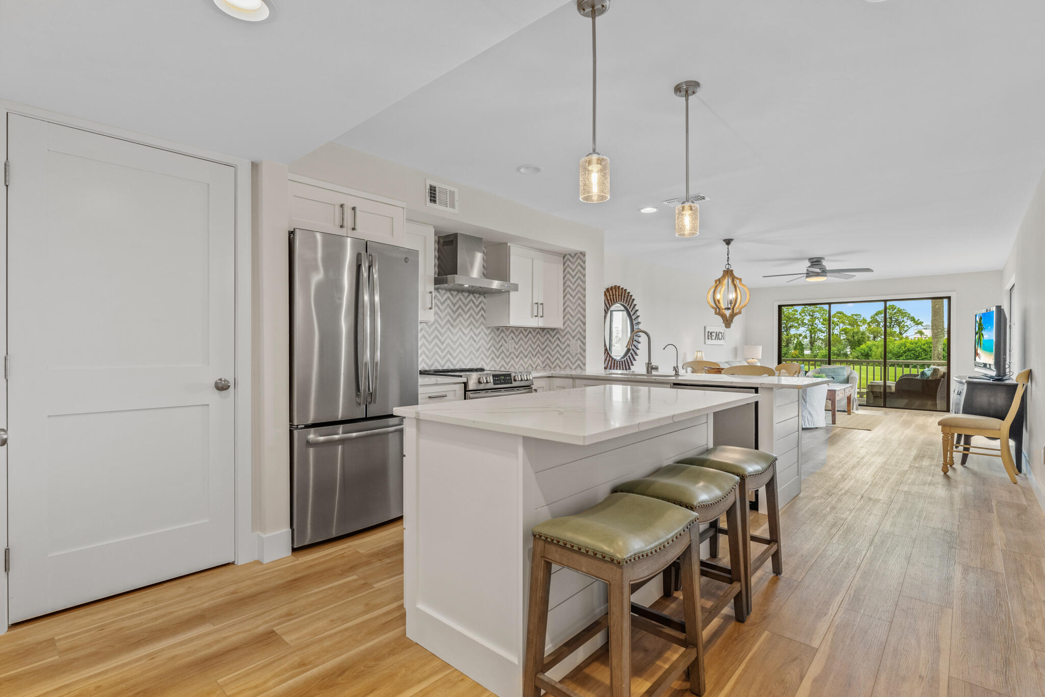 HARBOUR POINT CONDO - Residential