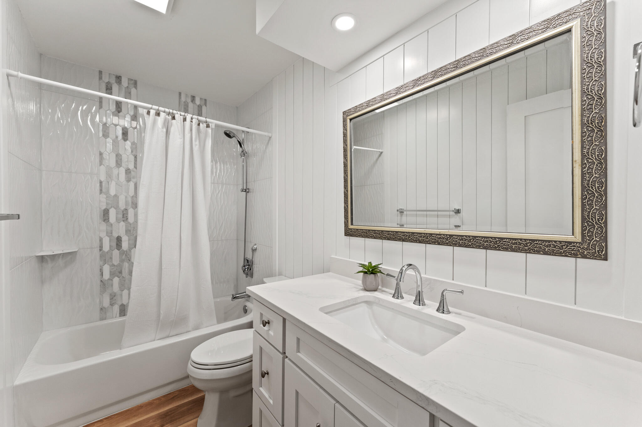 HARBOUR POINT CONDO - Residential