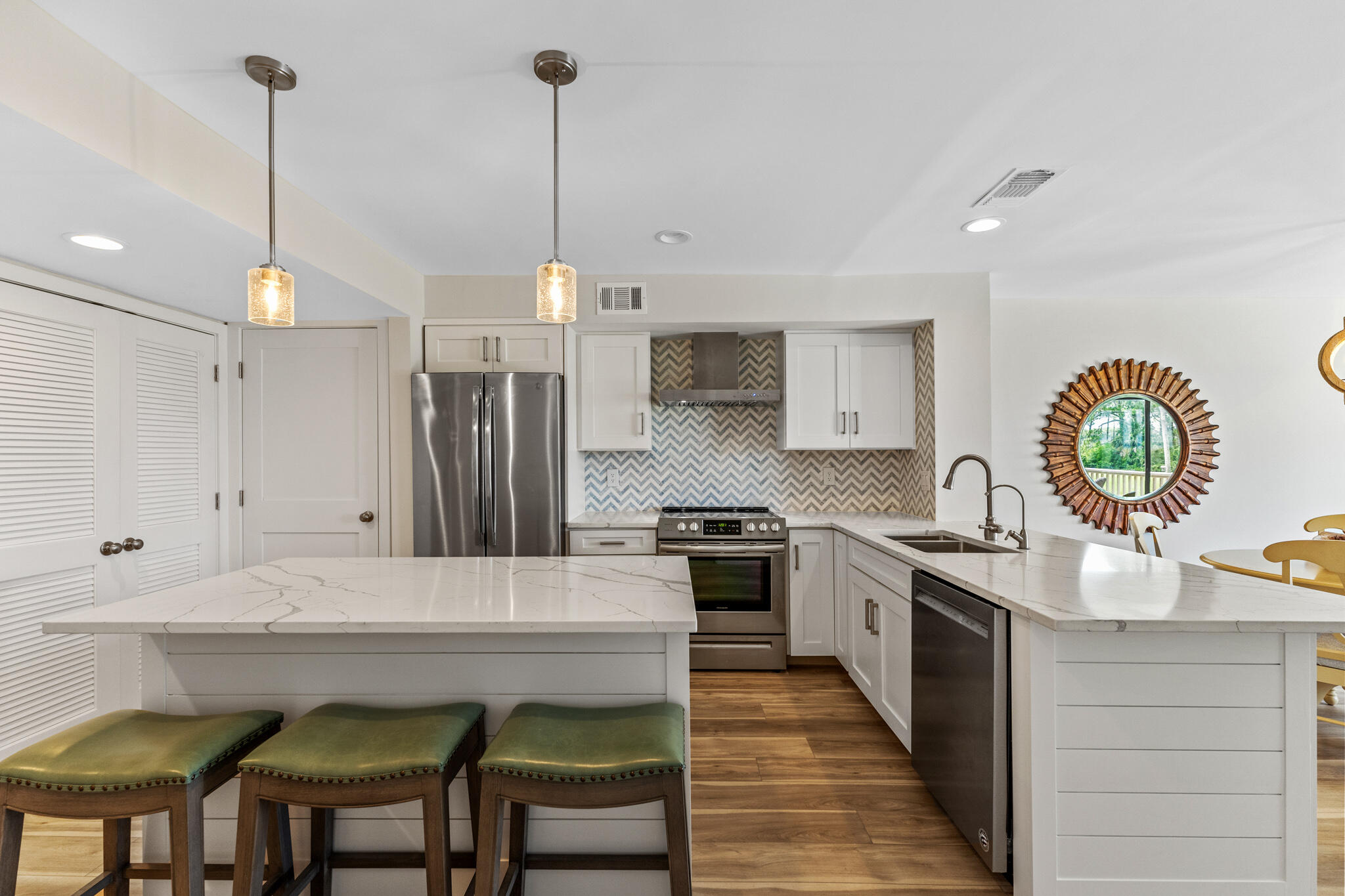 HARBOUR POINT CONDO - Residential