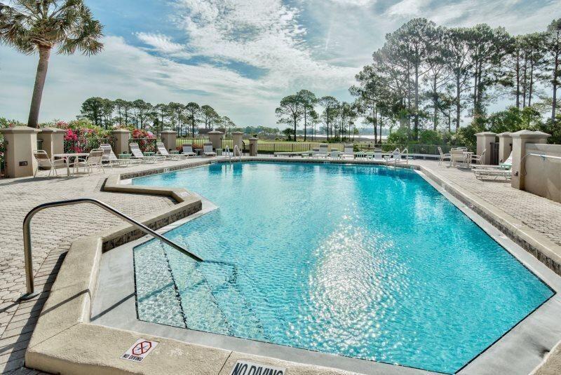 HARBOUR POINT CONDO - Residential