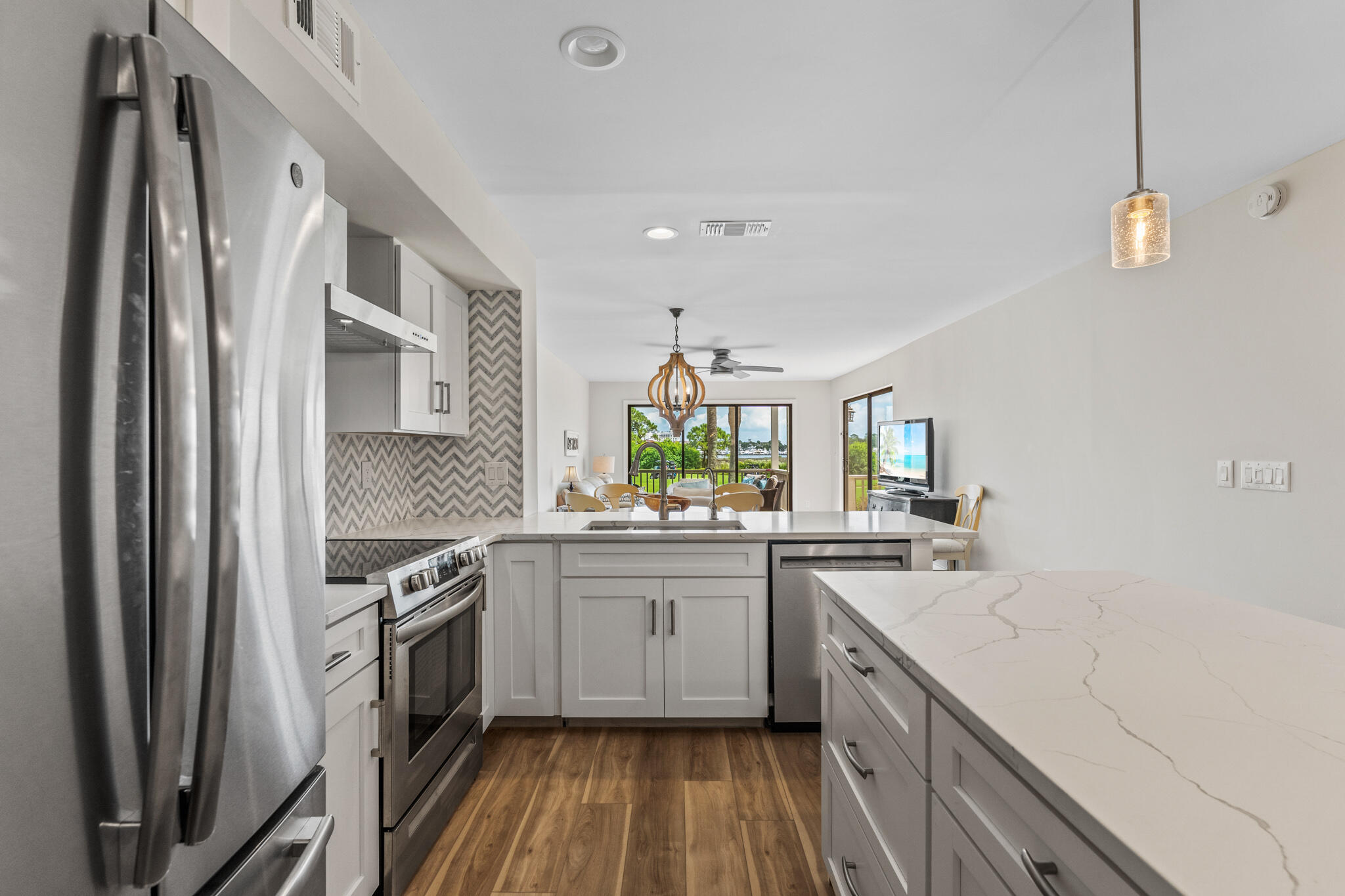 HARBOUR POINT CONDO - Residential