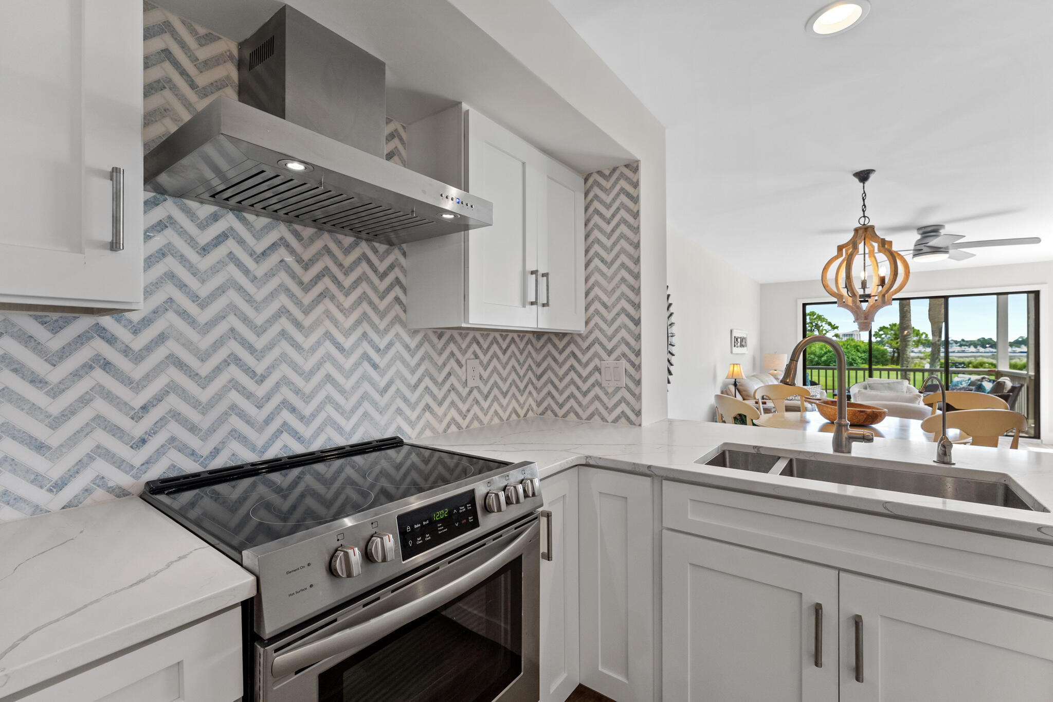 HARBOUR POINT CONDO - Residential