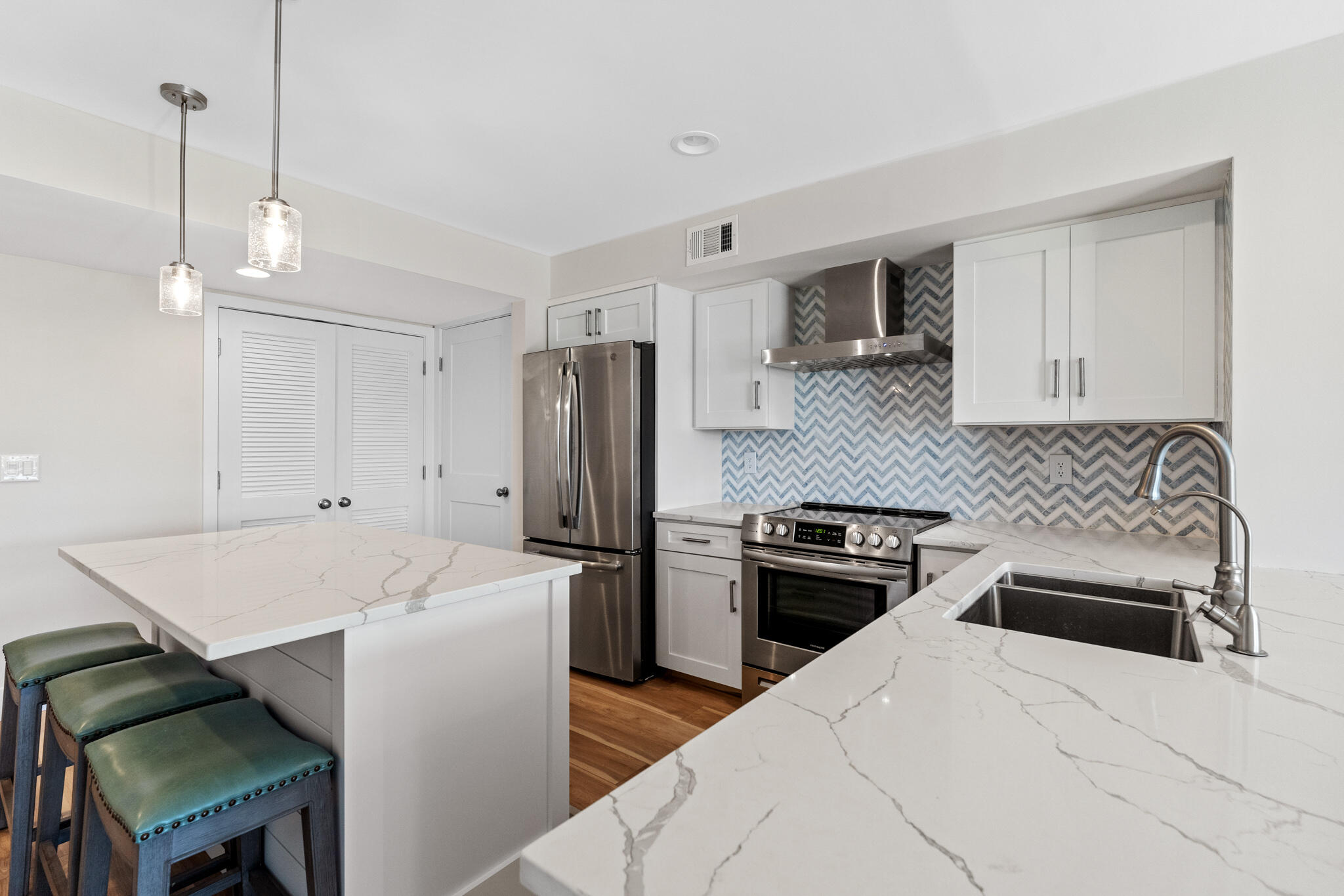 HARBOUR POINT CONDO - Residential