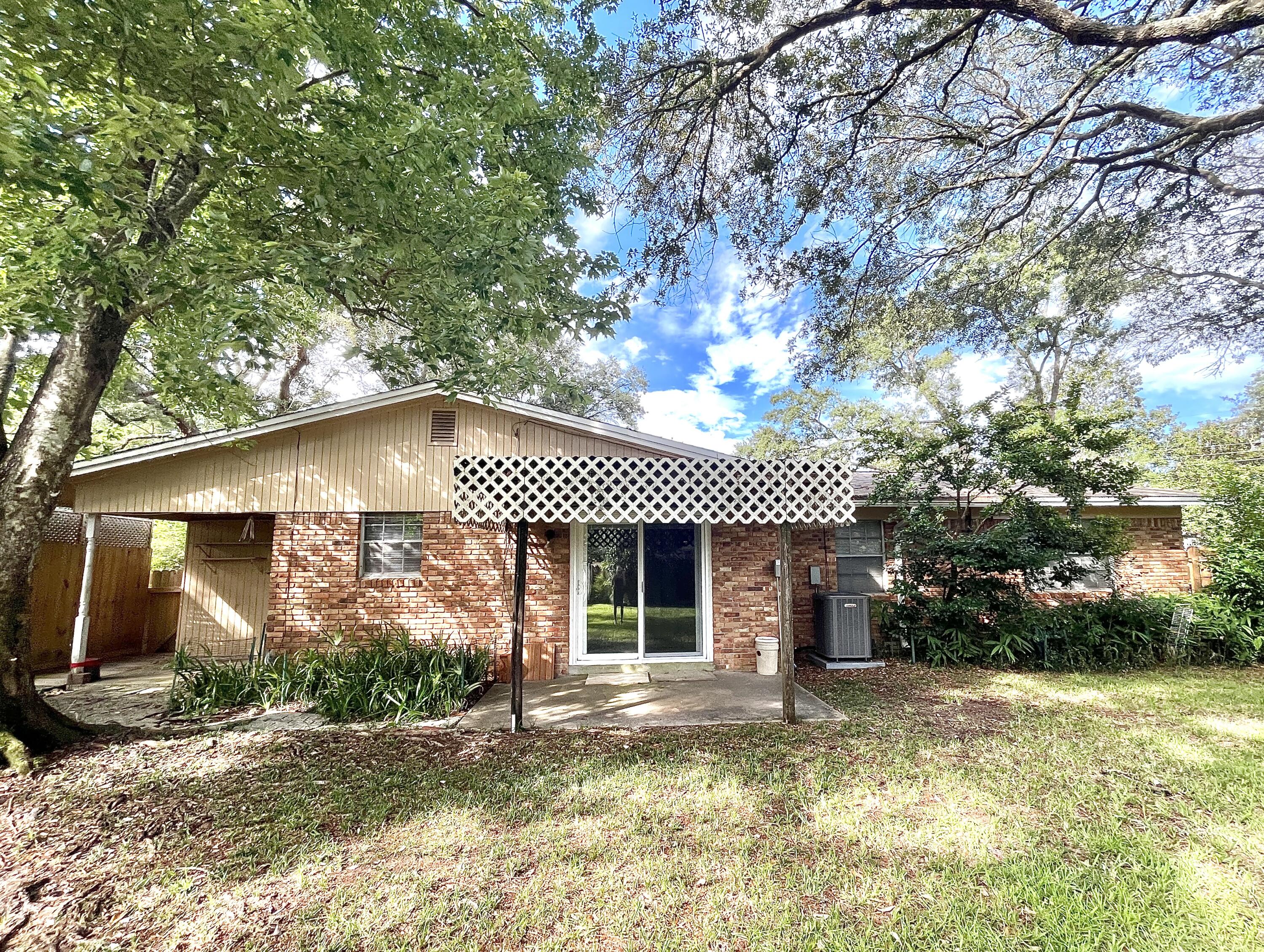 COUNTRY CLUB ESTATES - Residential