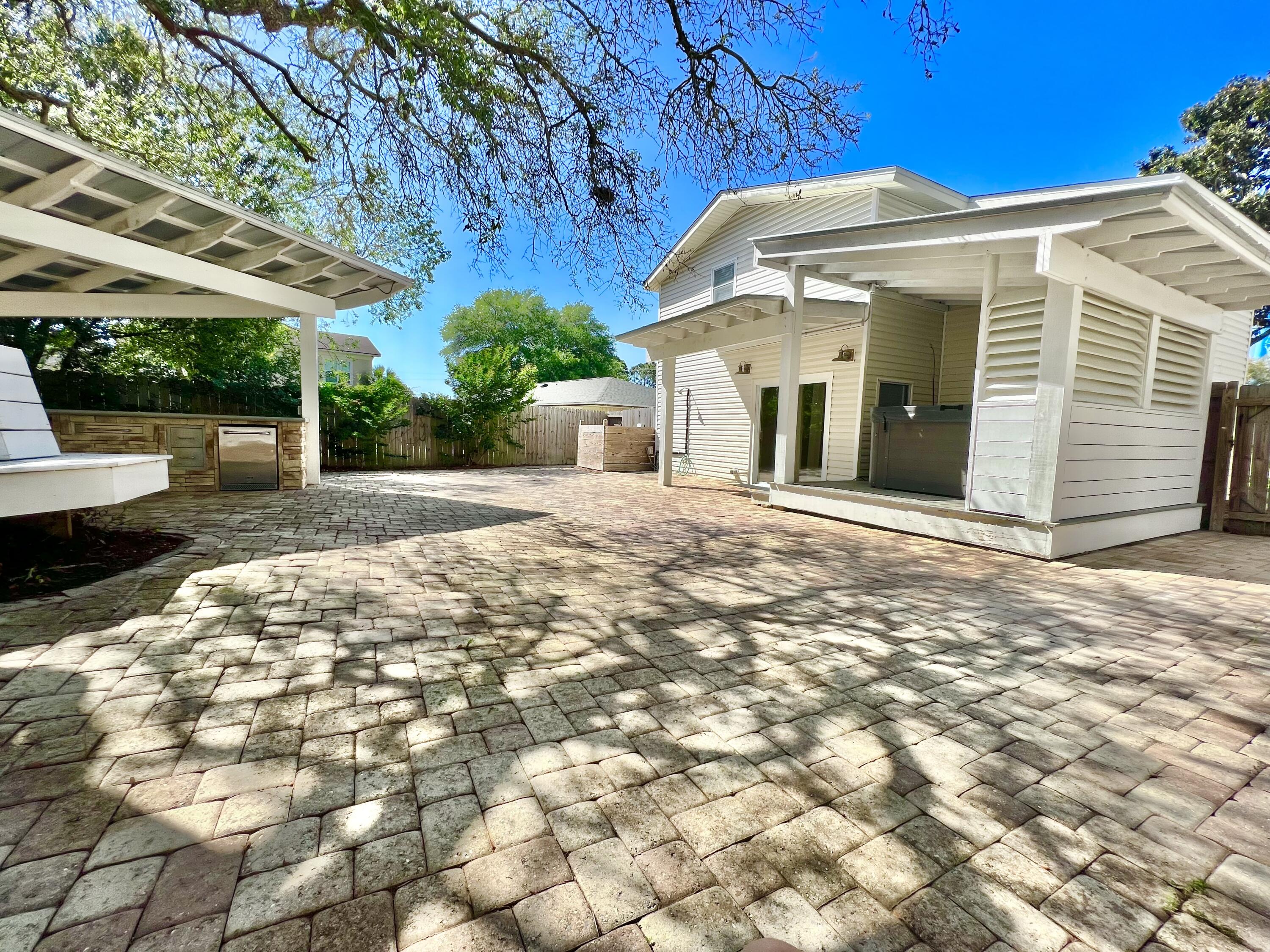 DESTIN (222100.00) - Residential