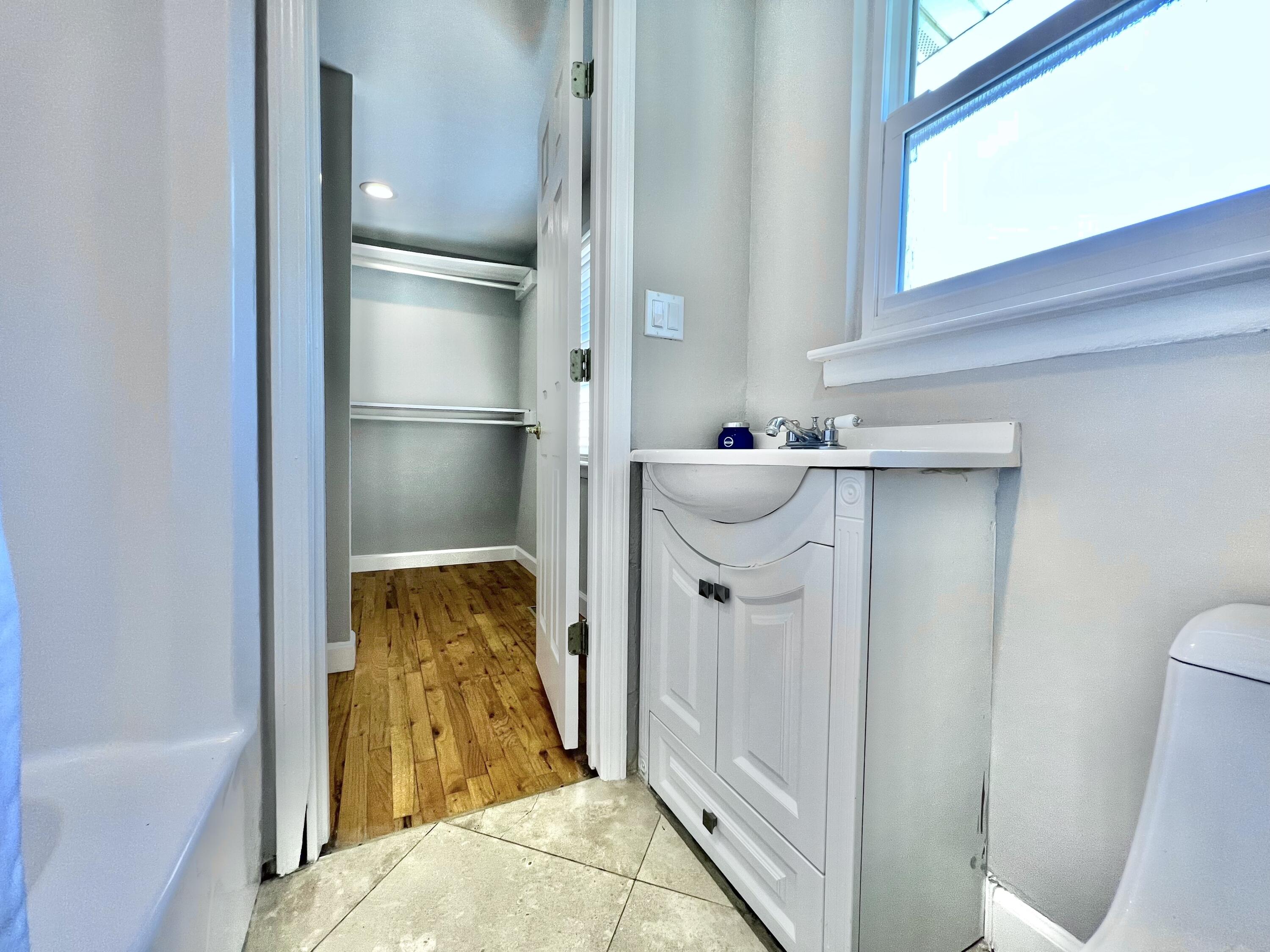 DESTIN (222100.00) - Residential