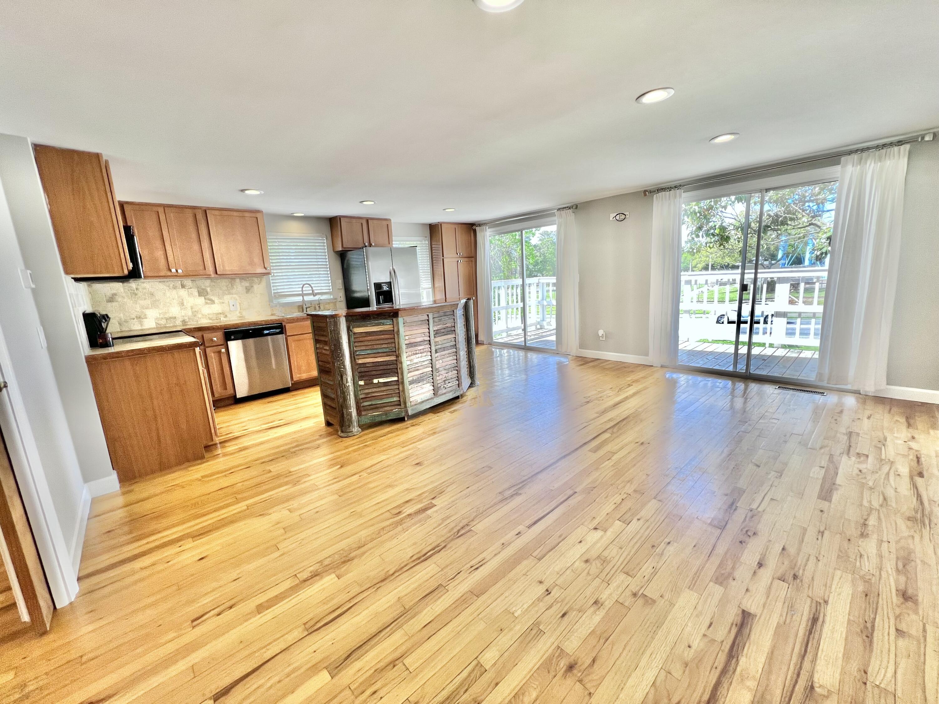 DESTIN (222100.00) - Residential