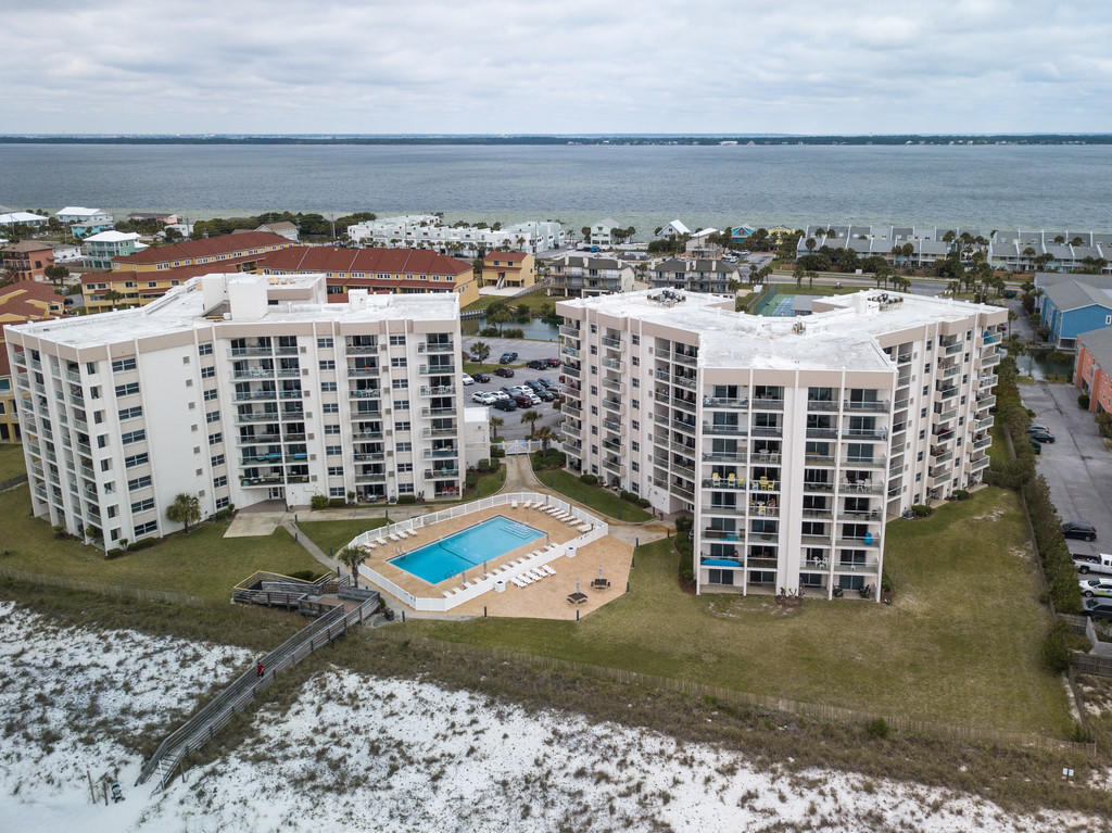 REGENCY TOWERS - Residential