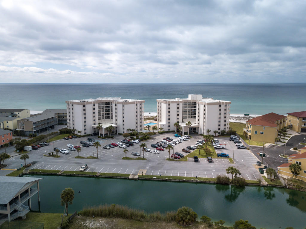 REGENCY TOWERS - Residential