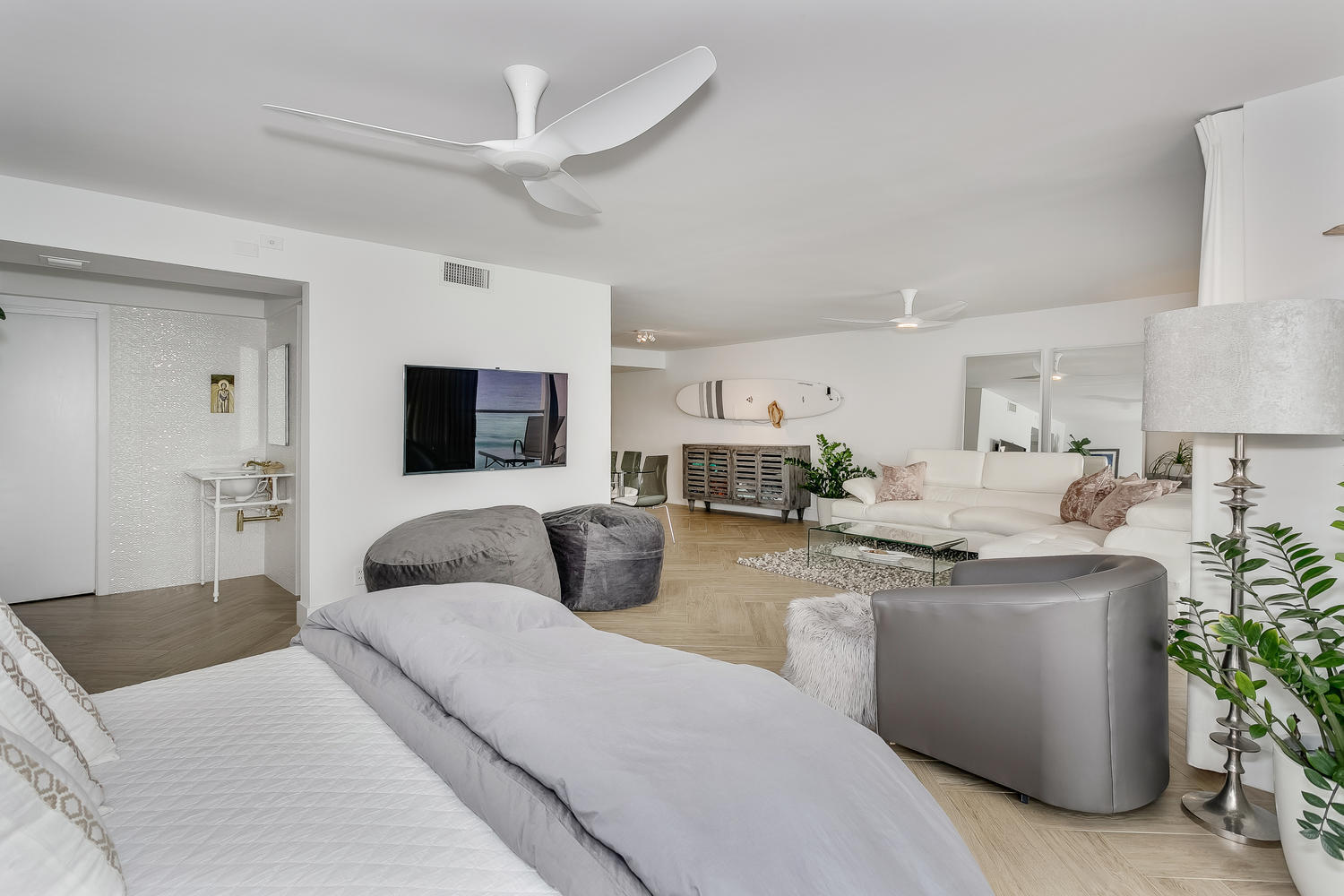 REGENCY TOWERS - Residential