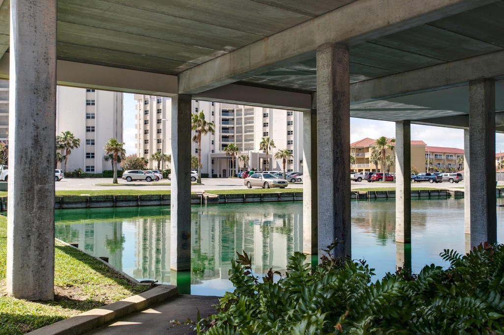 REGENCY TOWERS - Residential