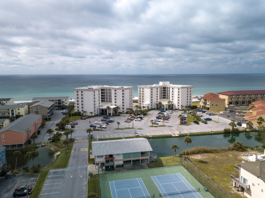 REGENCY TOWERS - Residential