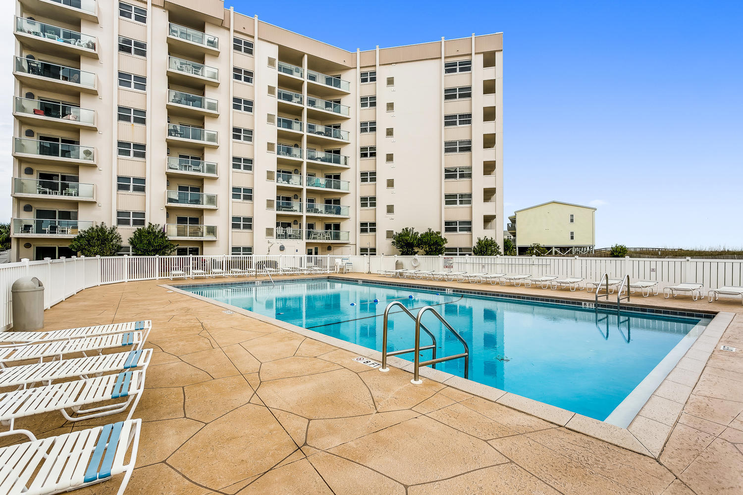 REGENCY TOWERS - Residential