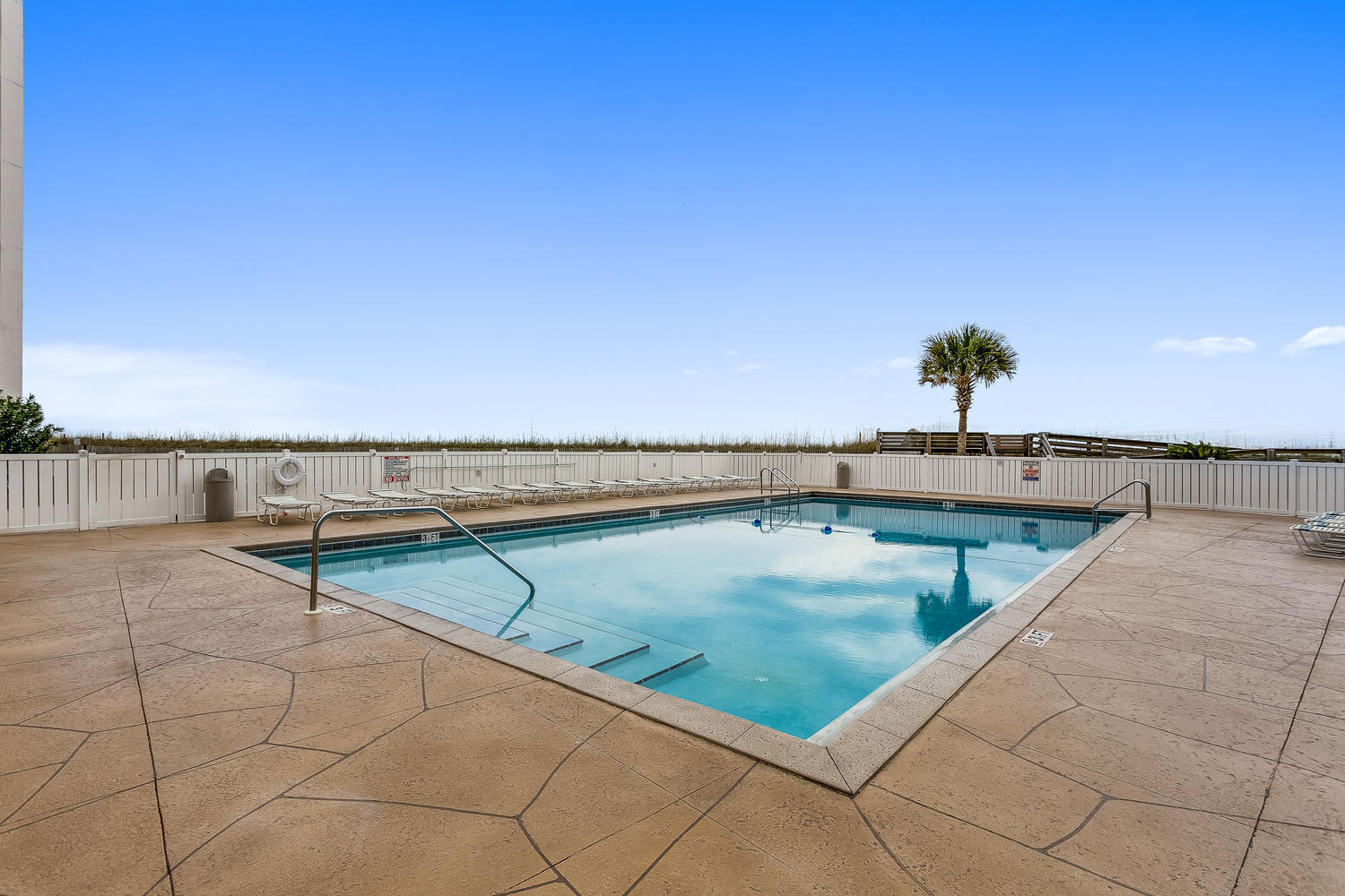 REGENCY TOWERS - Residential