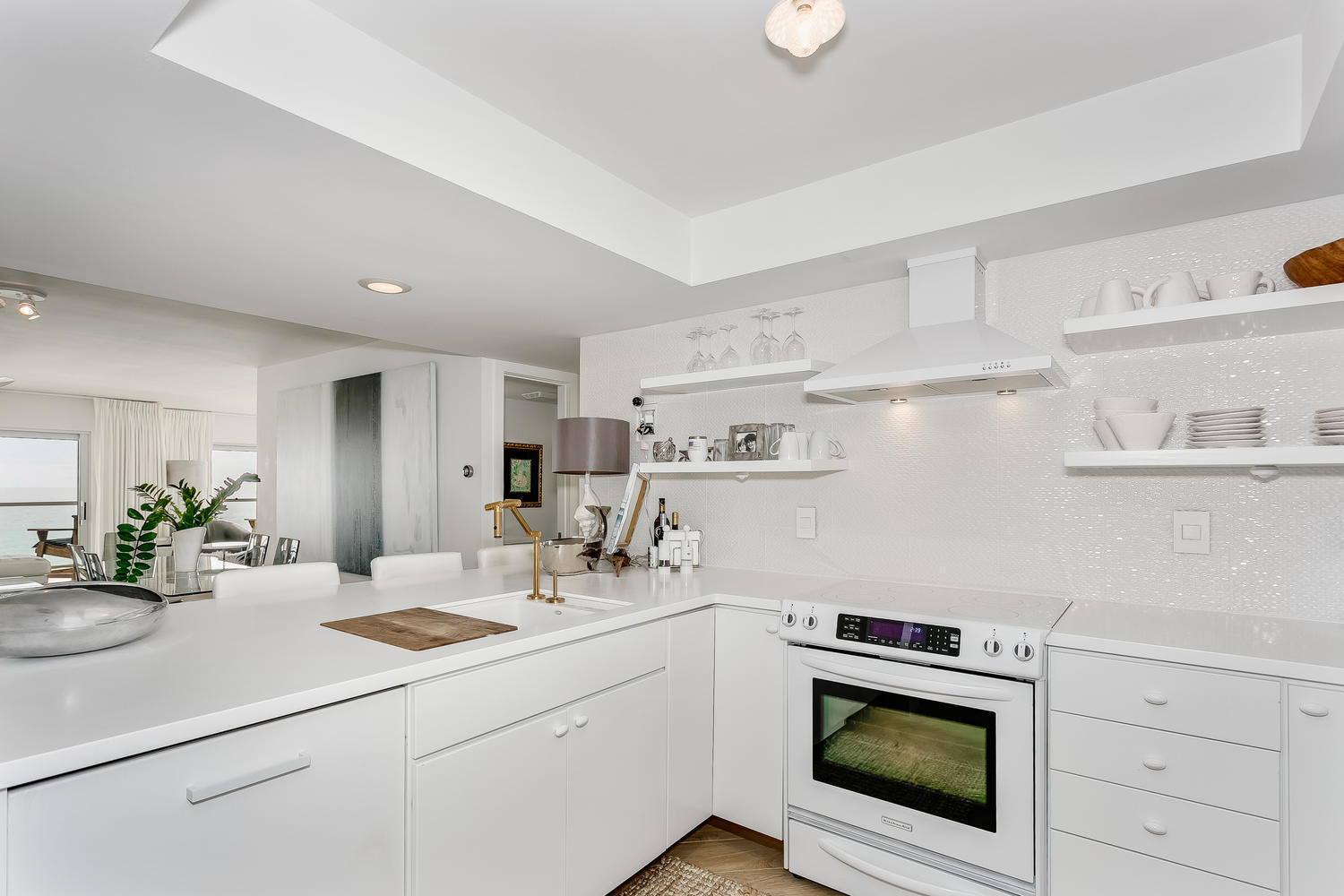 REGENCY TOWERS - Residential