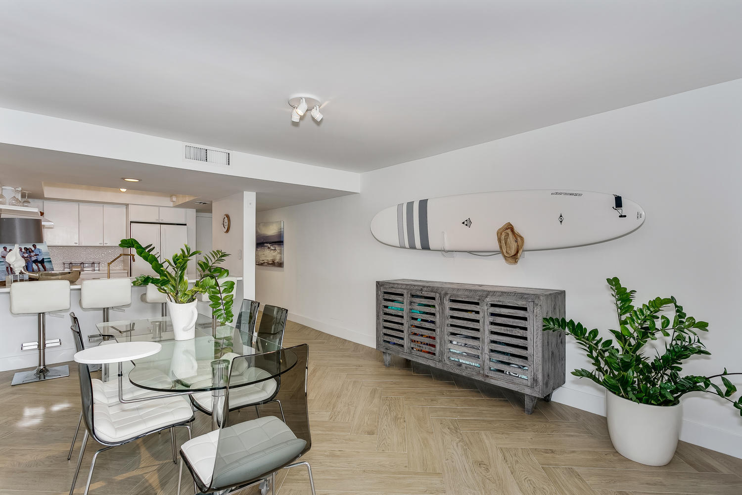 REGENCY TOWERS - Residential