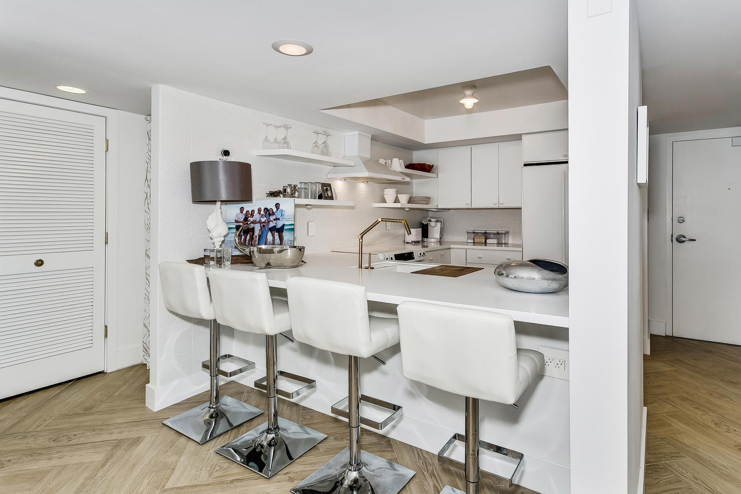 REGENCY TOWERS - Residential