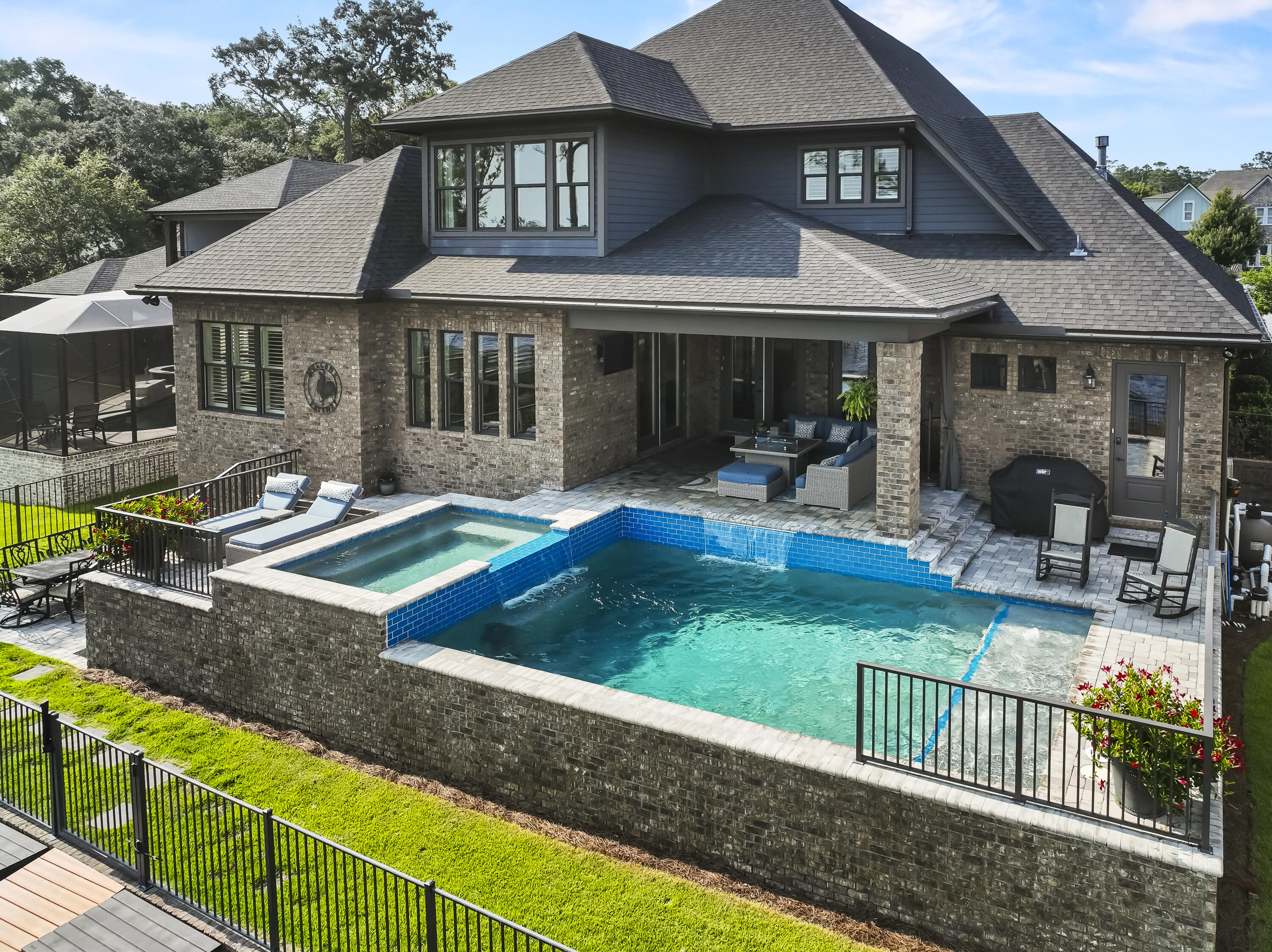 WATER'S EDGE - Residential