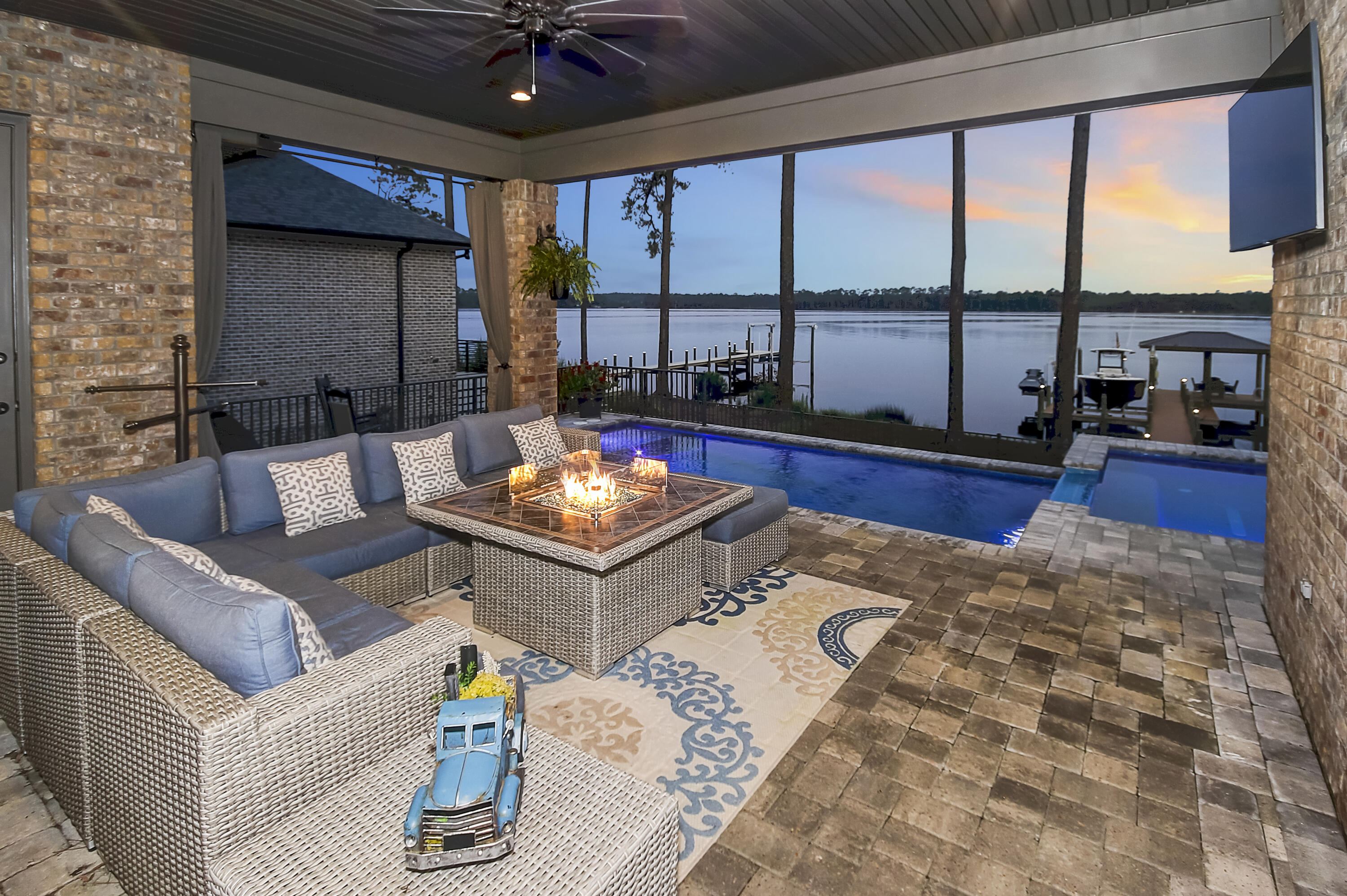 WATER'S EDGE - Residential